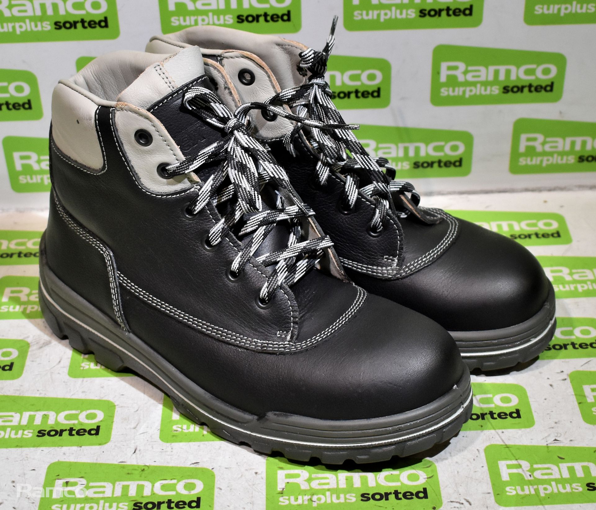 Uvex work boots size 7 - no box