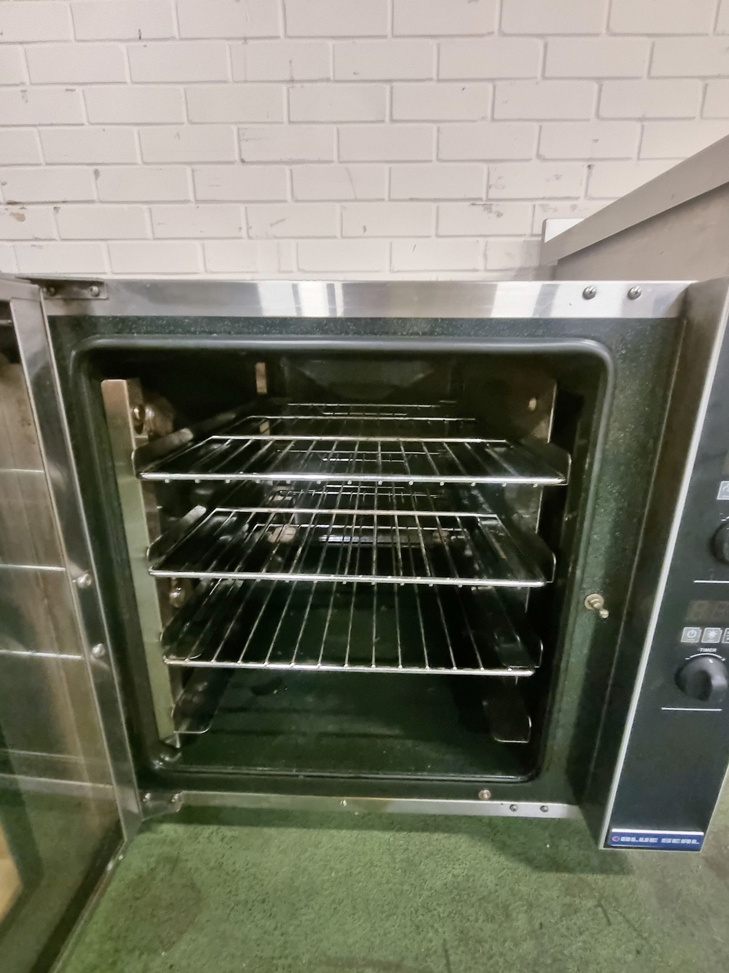 Blue Seal Turbofan E32D4 convection oven 90x74x75cm
