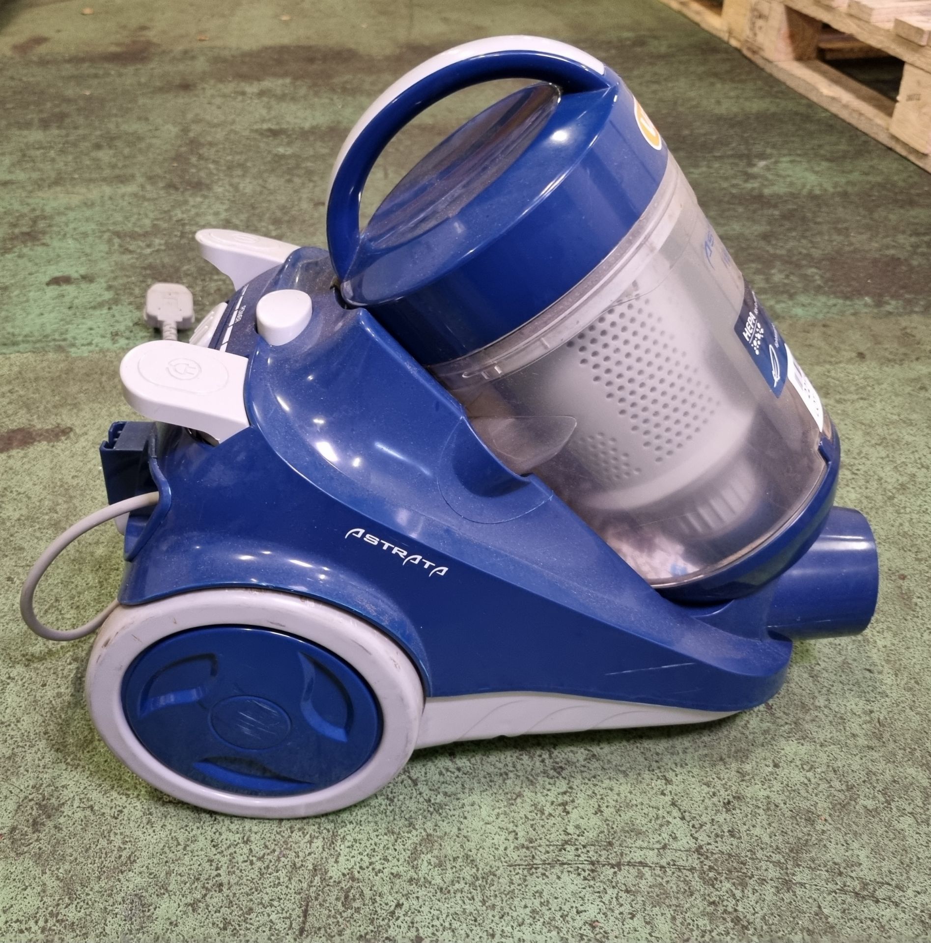 Vax C90-AS-B-AS Astrata bagless cylinder vacuum - missing hose and nozzle - AS SPARES OR REPAIRS - Image 3 of 4