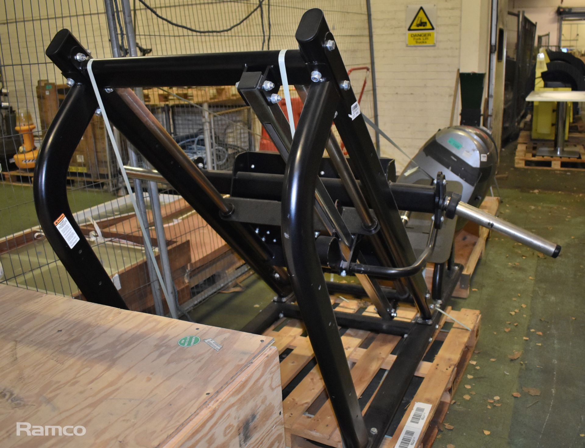 Exigo-UK 45 degree hack squat - as spares or repairs (damage to weight plate arms) - Image 2 of 6