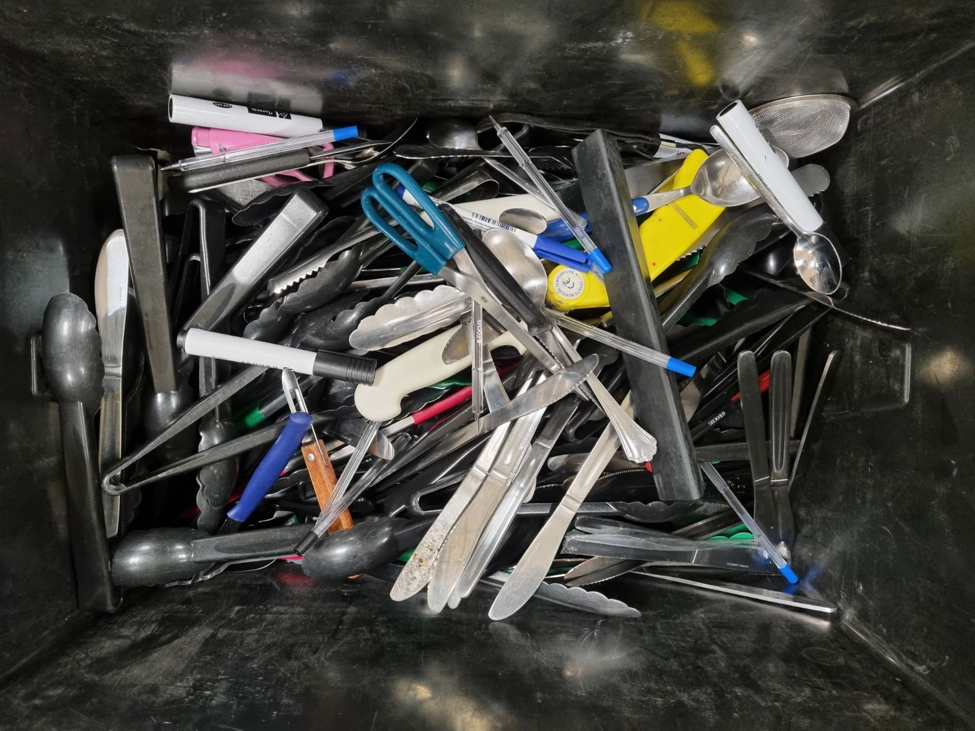 Catering equipment and supplies consisting of cutlery napkin dispenser,napkins,plastic knives - Image 6 of 15