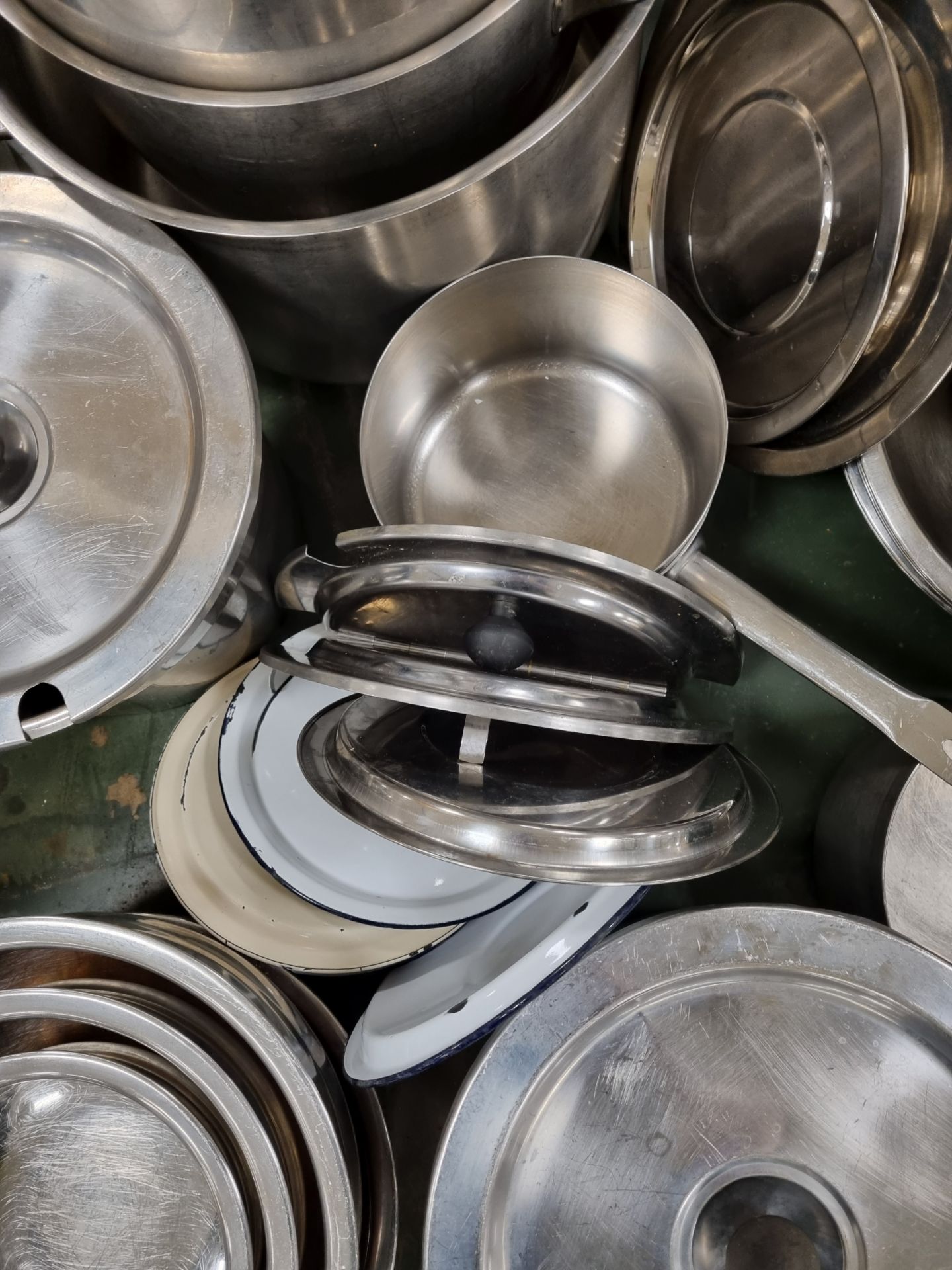 Catering equipment and supplies consisting of stainless steel pots, pans, bowls, containers - Image 4 of 6