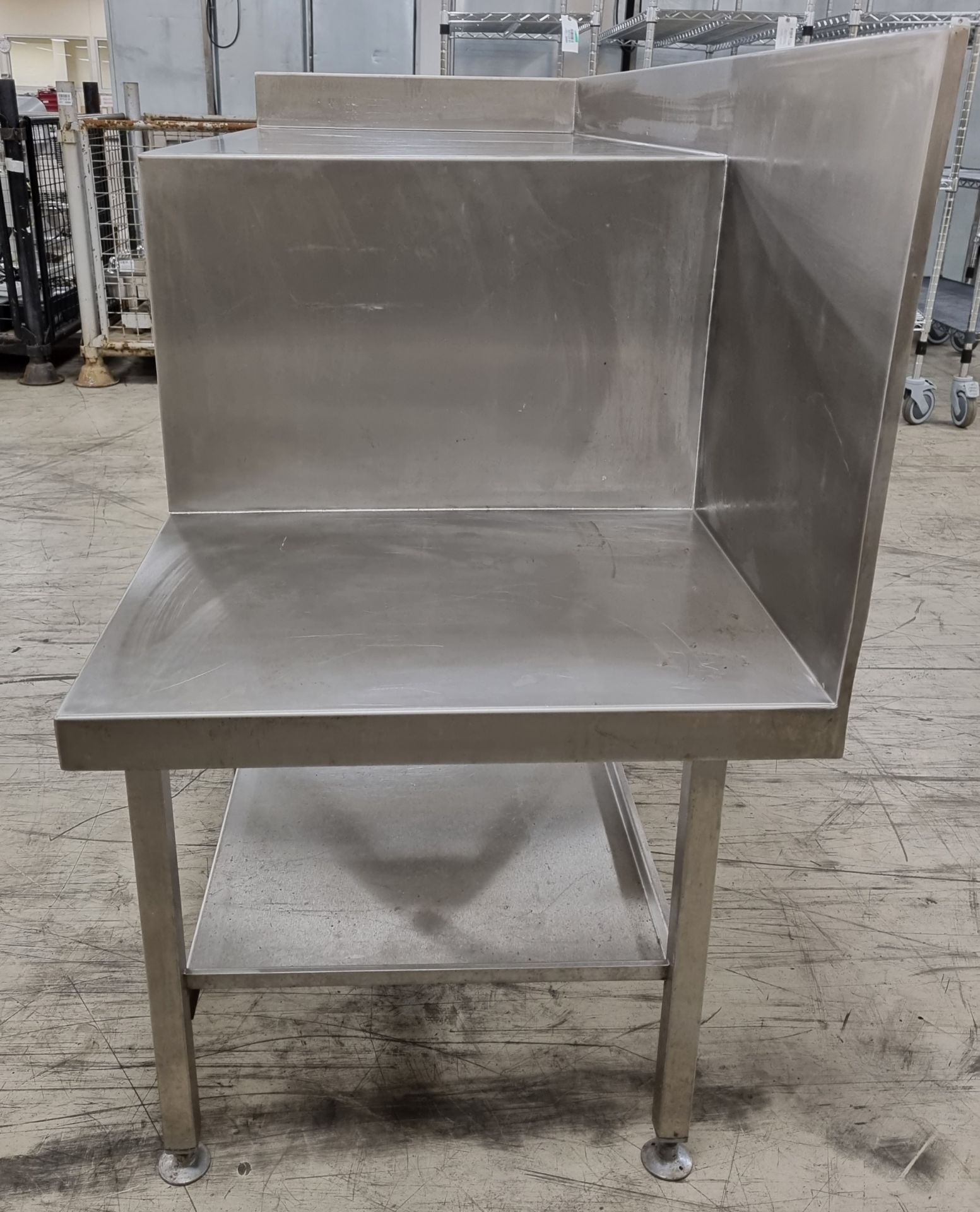 Stainless steel table with two side shelfs built in plus tray rack - Image 5 of 6