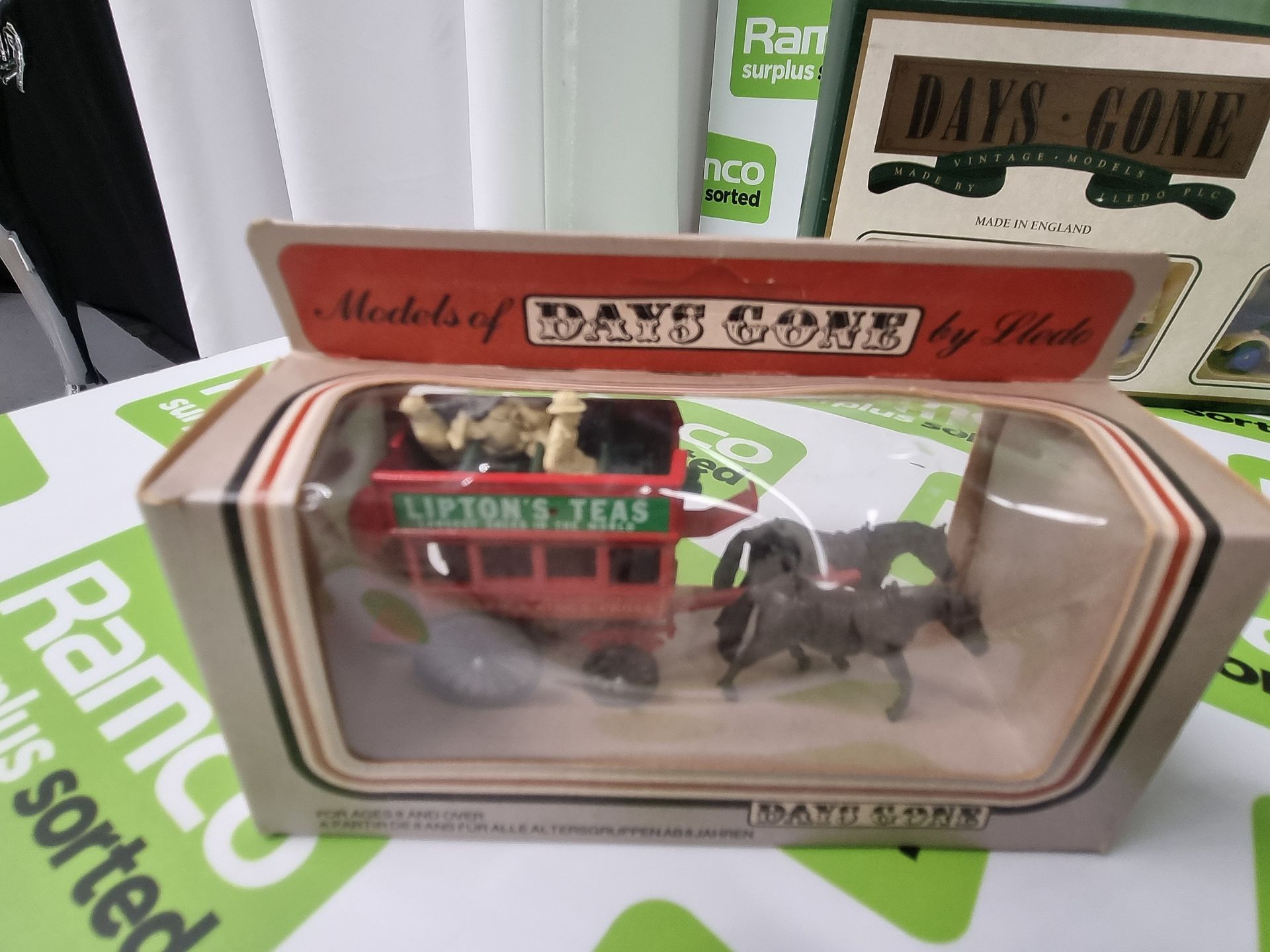 Collection of scale model buses, vans and cars - Image 3 of 16