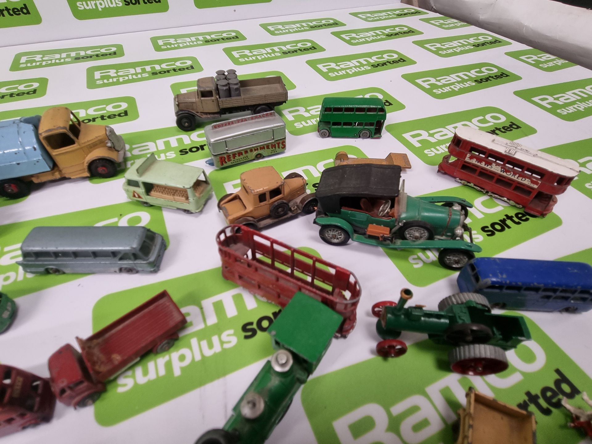 Collection of scale model buses, vans and cars - Image 14 of 16