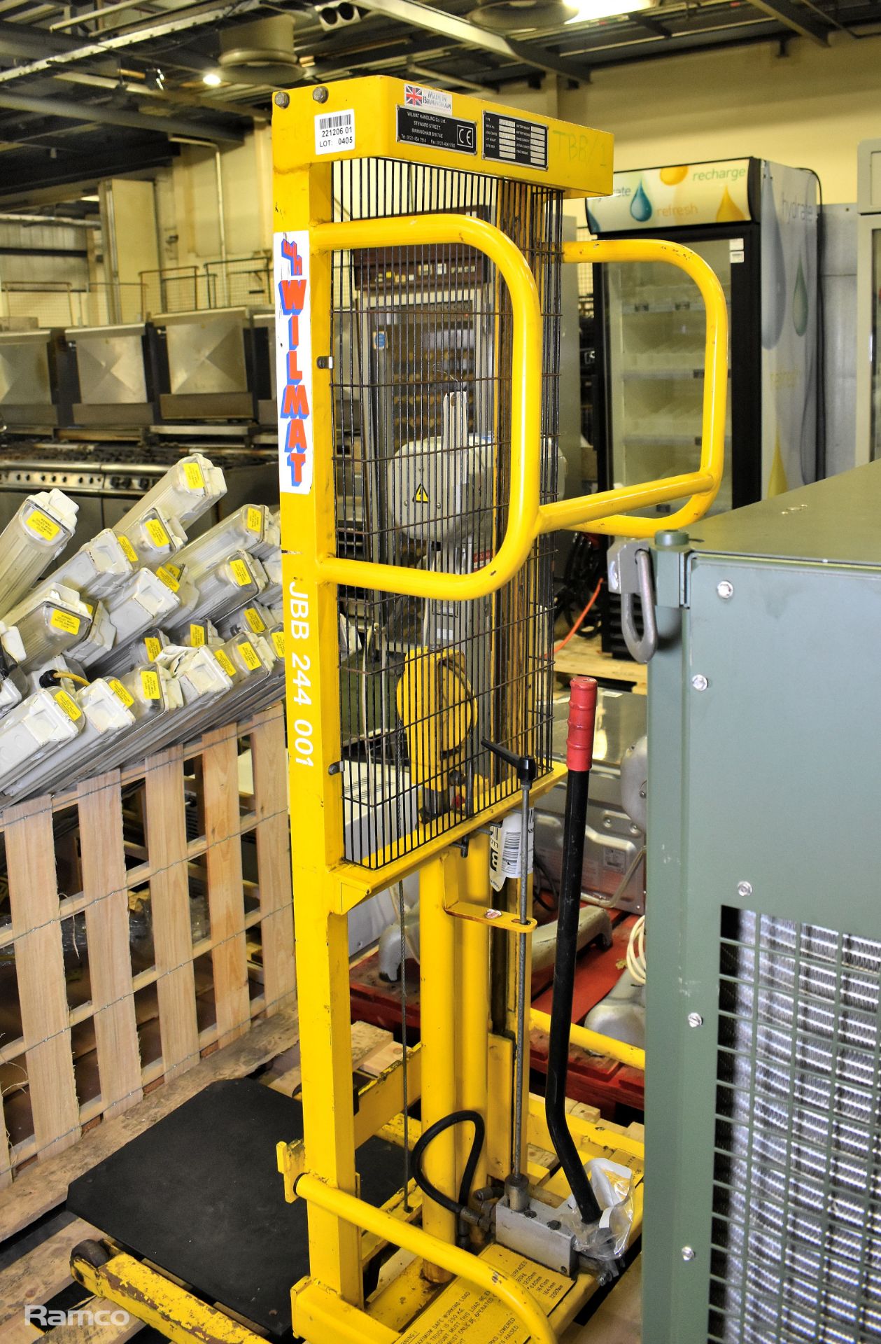 Wilmat Handling 202AF hydraulic hand stacker lift truck - 250kg rated capacity - Image 5 of 6