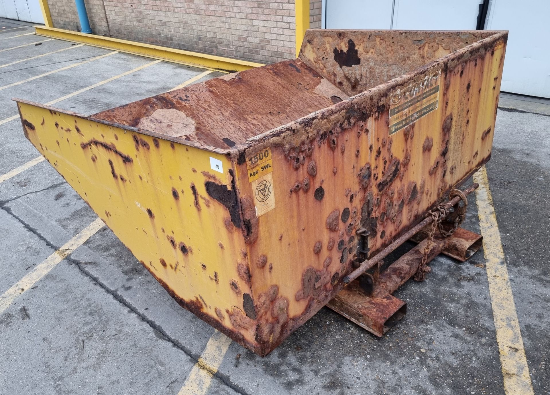 Contact roll forward forklift tipping skip 1500kg swl - size: 215x170x100 - Image 3 of 8