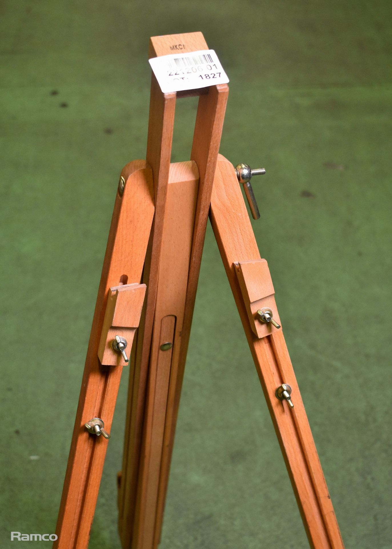 Reeves wooden painting Easel with adjustable legs - Image 2 of 2