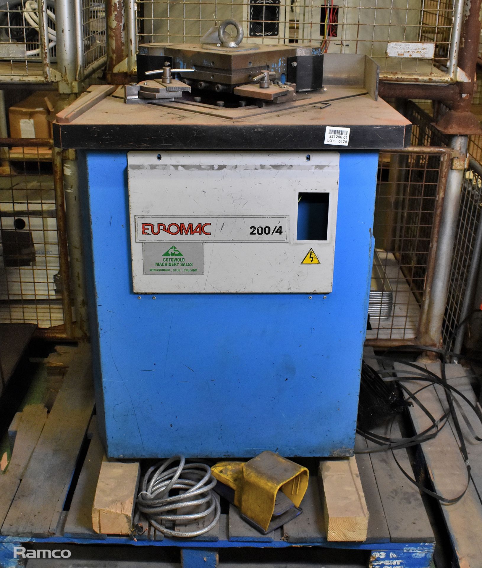 Euromac 200/4 metal working corner notcher machine - L 78 x W 90 x H 120cm - Image 9 of 11