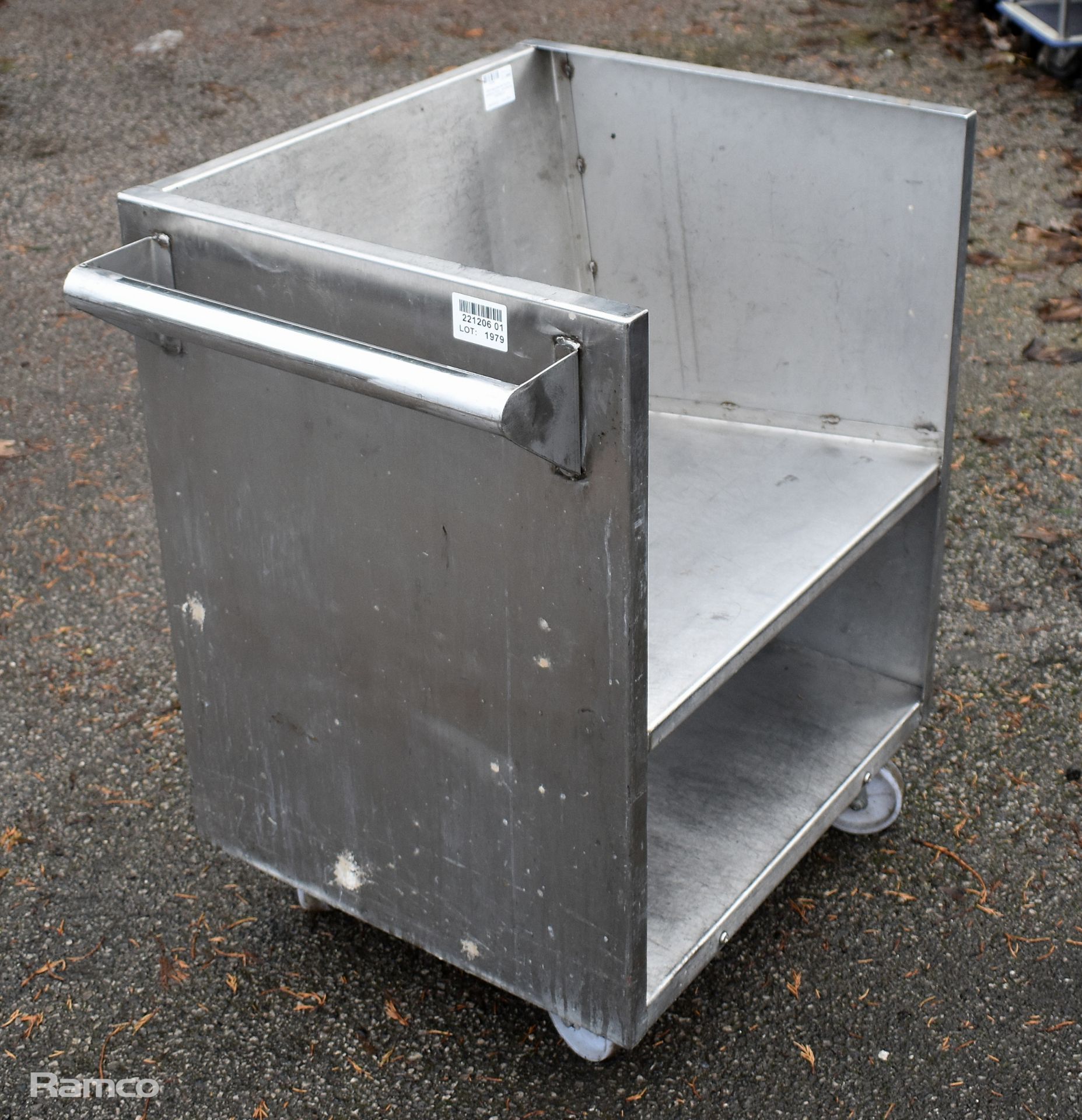 Stainless steel serving tray collection trolley - dimensions: 72 x 53 x 83cm - Image 2 of 3