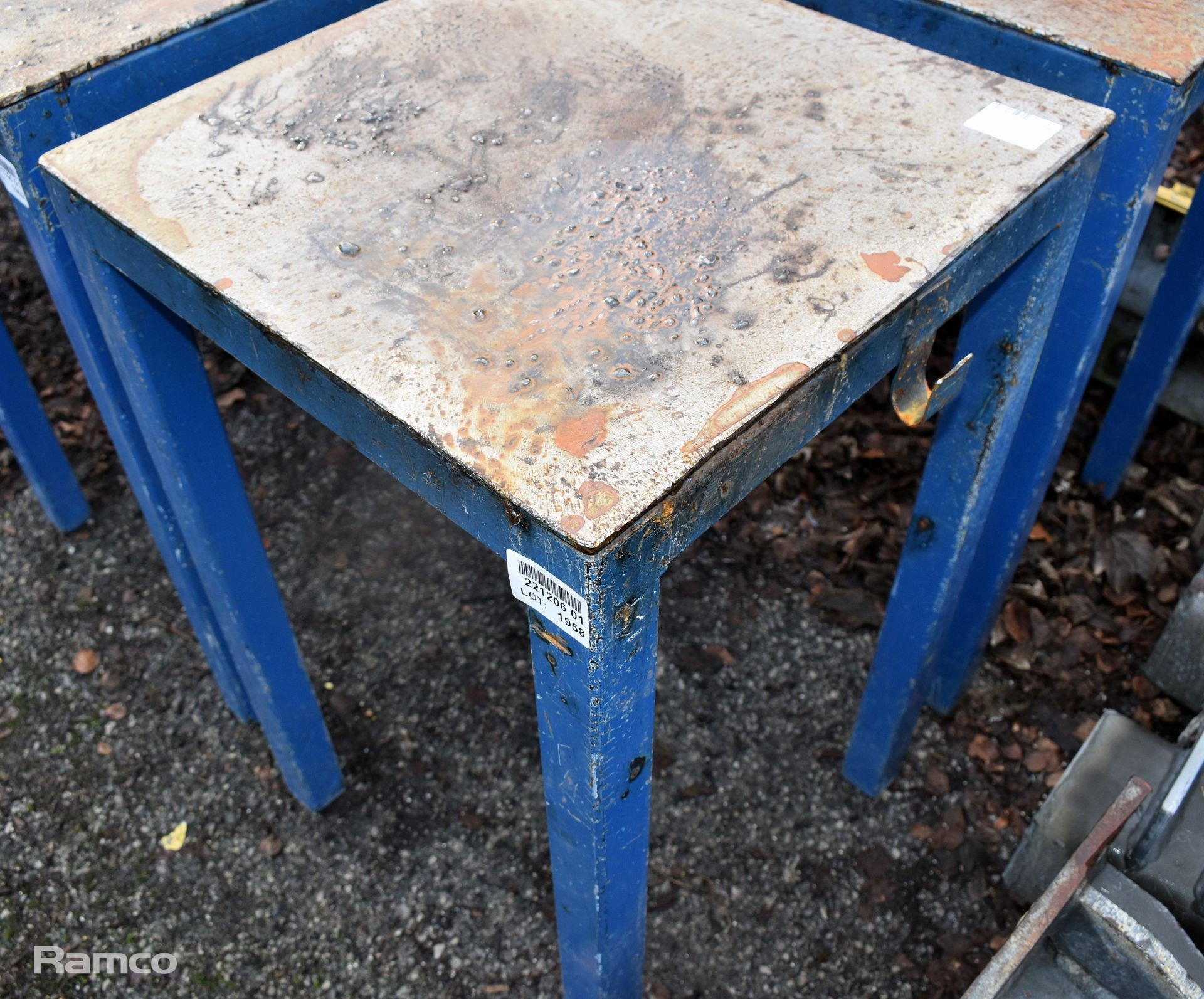 2x Small metal workshop/welding tables - dimensions: 50 x 50 x 80cm - Image 2 of 3