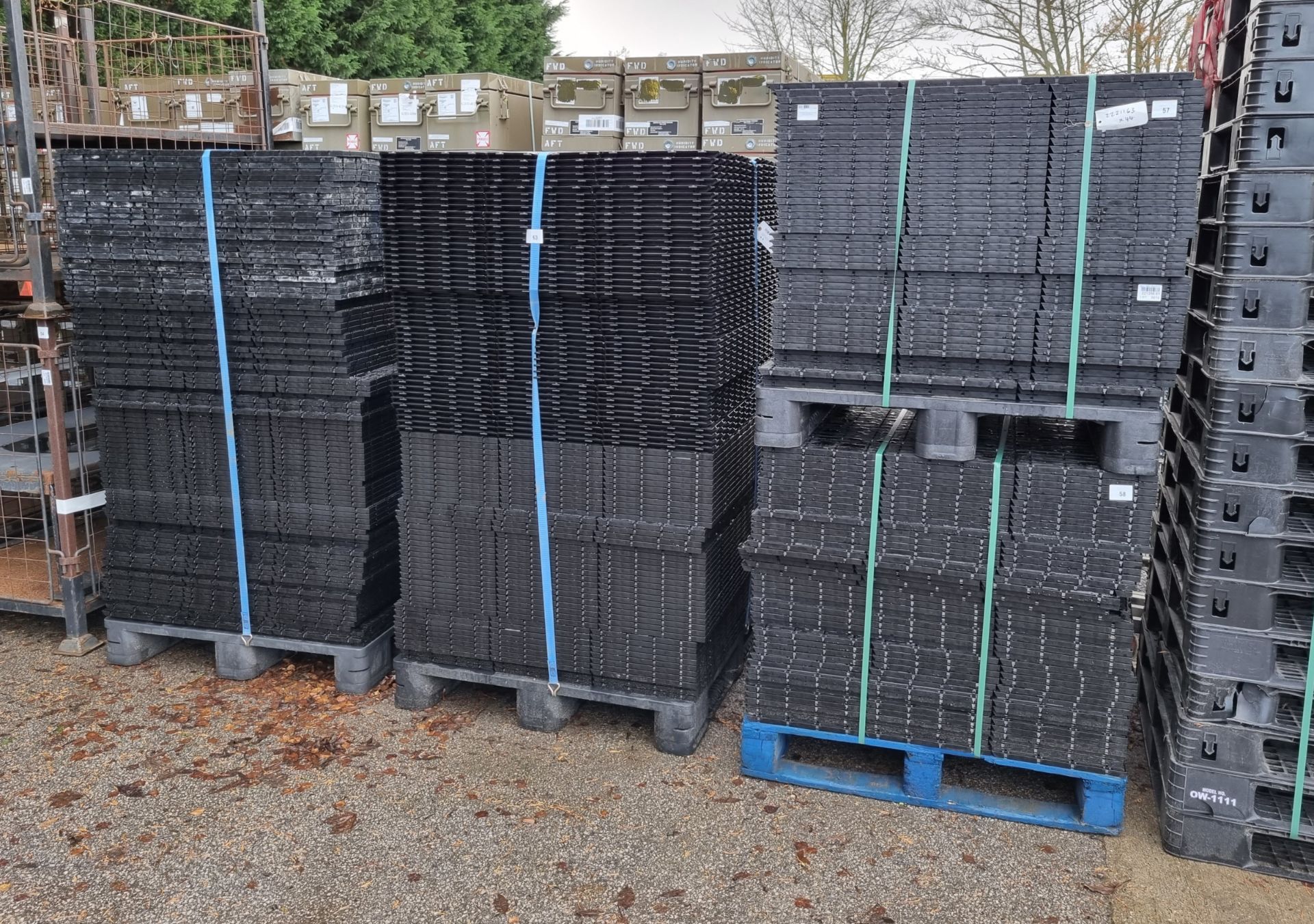 2x pallets of 44 panels Rola Trac Ultra Flooring panels L1000 x W1150mm, 2x pallets of 88 panels