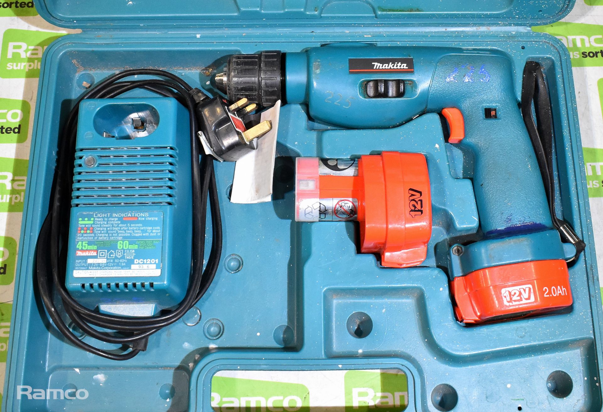 Makita cordless drill with spare 12v battery and battery charger in hard case - Image 2 of 5