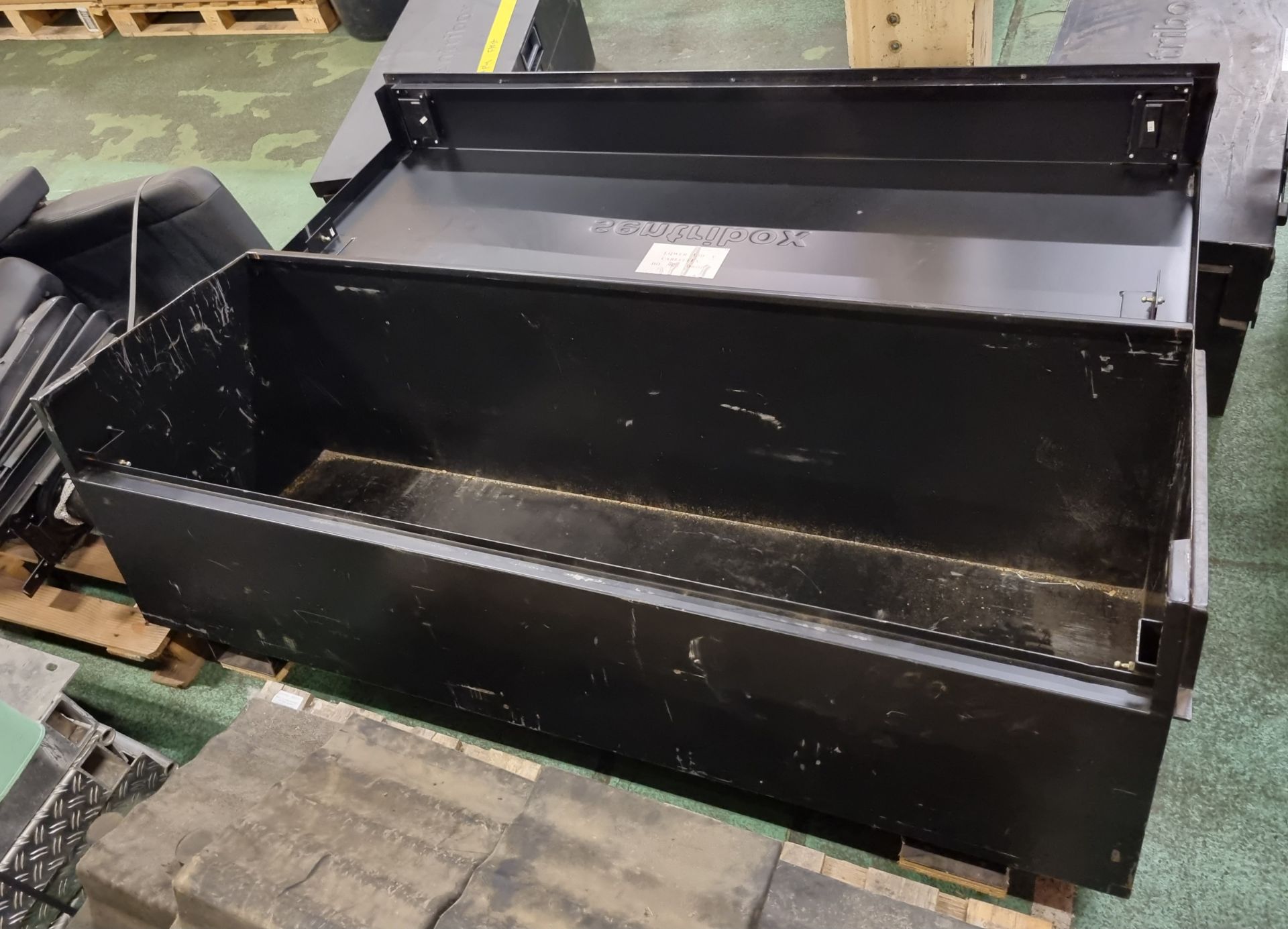 Sentribox steel storage container (no gas struts) - dimensions: 185x63x65cm - Image 2 of 5