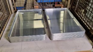 20x Large aluminium bun trays - L66xW46xH3cm