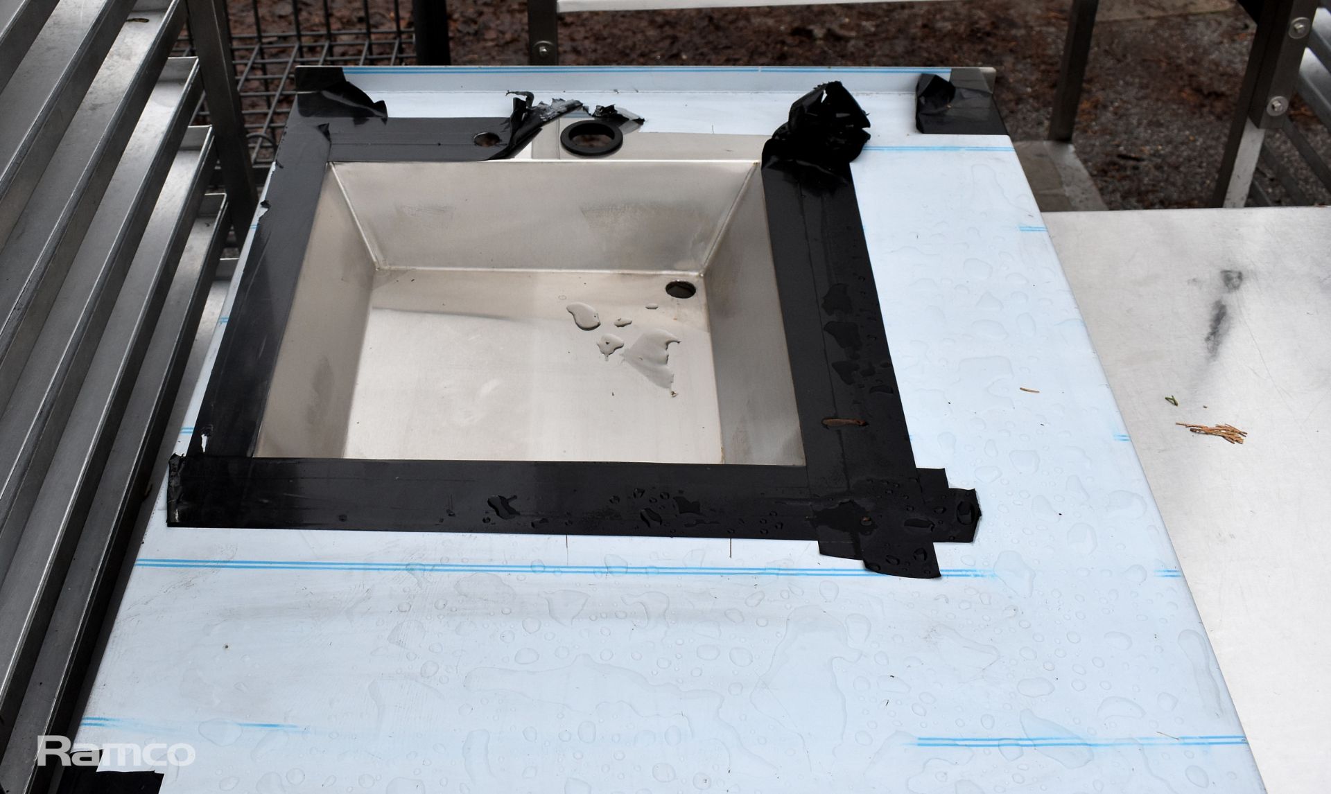 St/st table unit with drainage wash basin - L70 x W87 x H95cm - Image 2 of 3