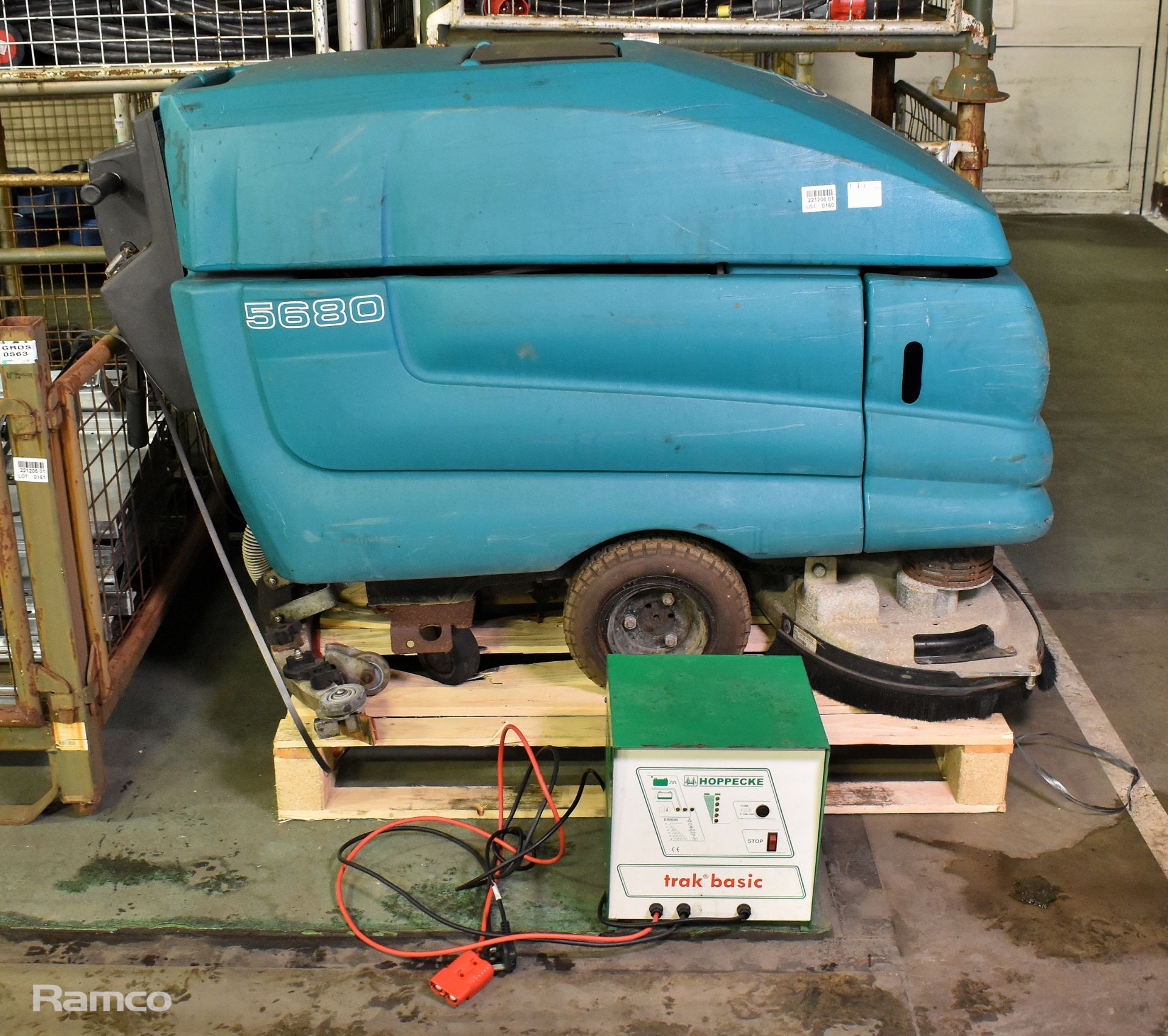 Tennant 5680 walk behind floor scrubber dryer - Image 8 of 22