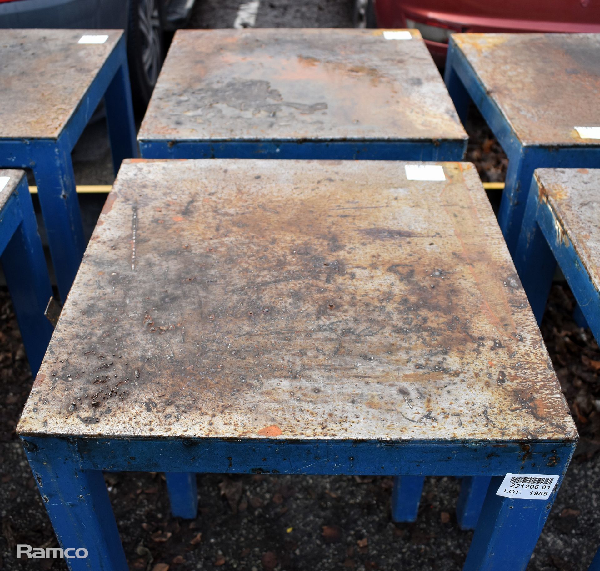 2x Small metal workshop/welding tables - dimensions: 50 x 50 x 80cm - Image 2 of 2