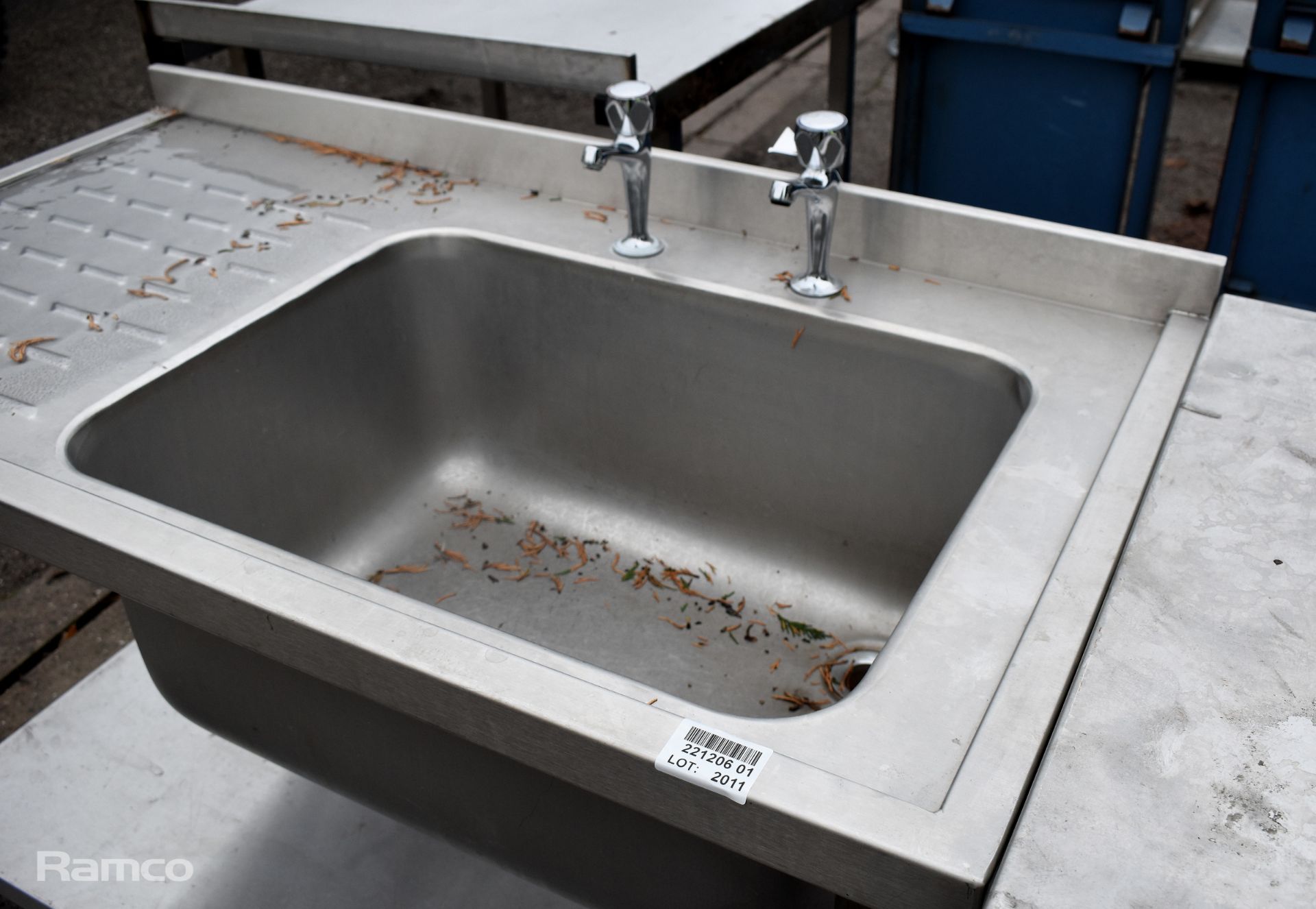 Stainless steel sink basin unit with shelf - 65 x 120 x 104cm - Image 3 of 4