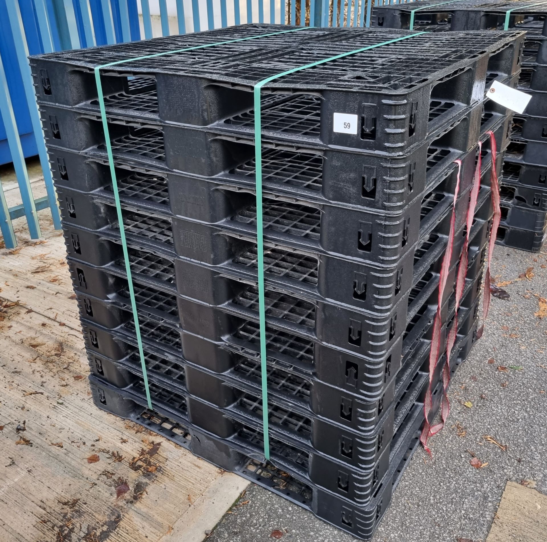 20x Non standard plastic pallets - 110x100x12cm - Image 2 of 6