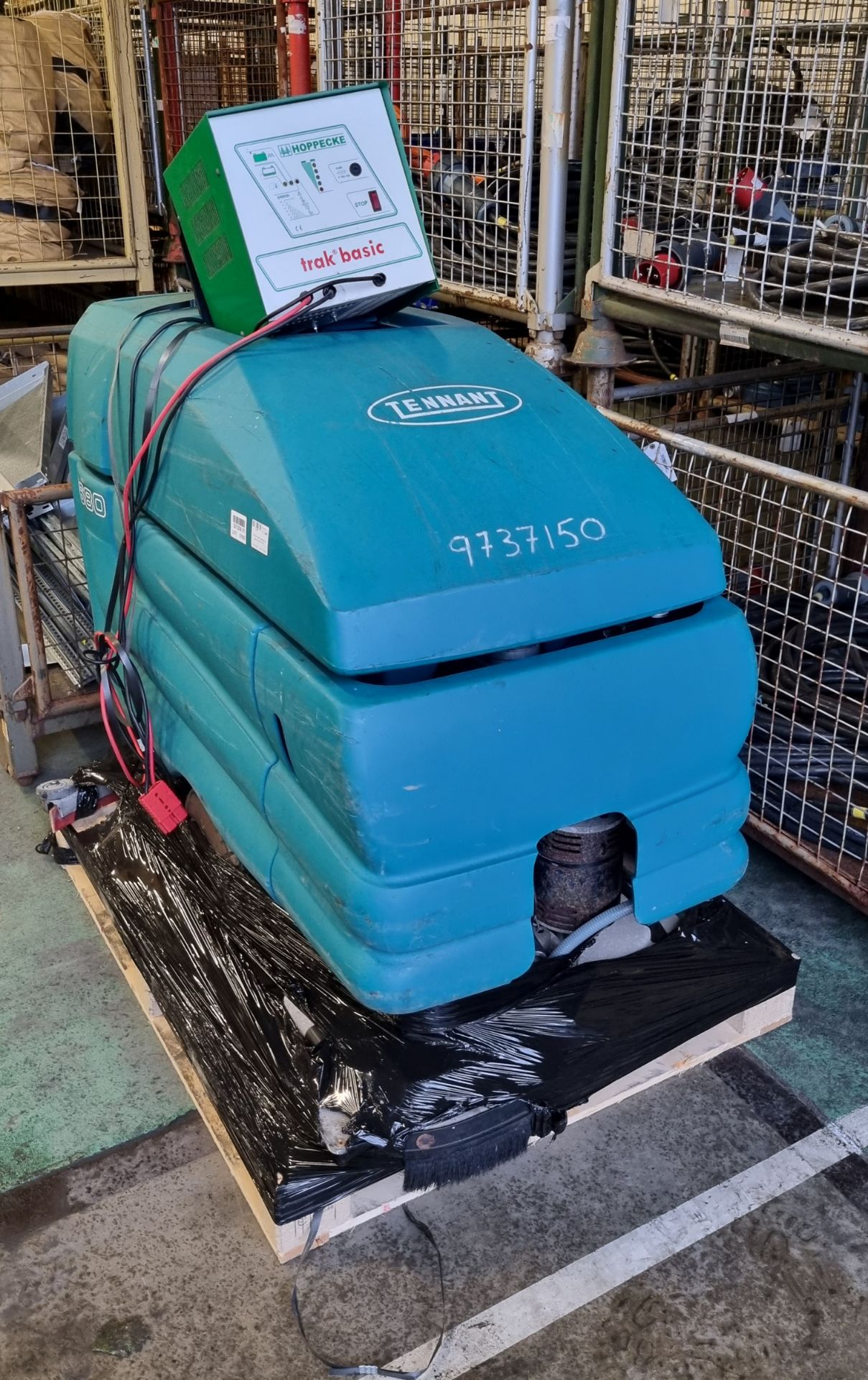 Tennant 5680 walk behind floor scrubber dryer - Image 2 of 22