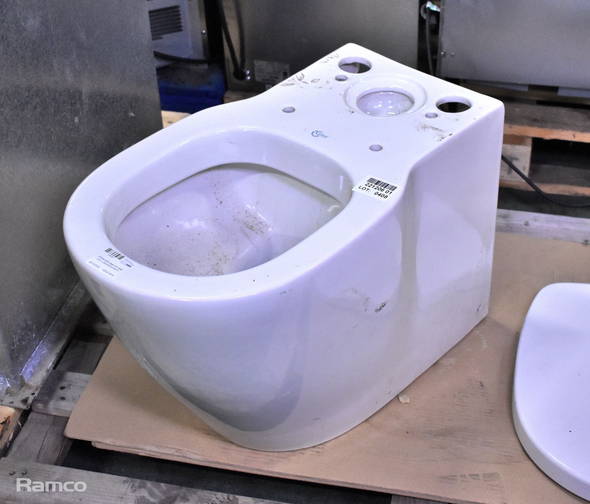 White toilet with seat unit - L36xW60xH40cm - Image 2 of 3