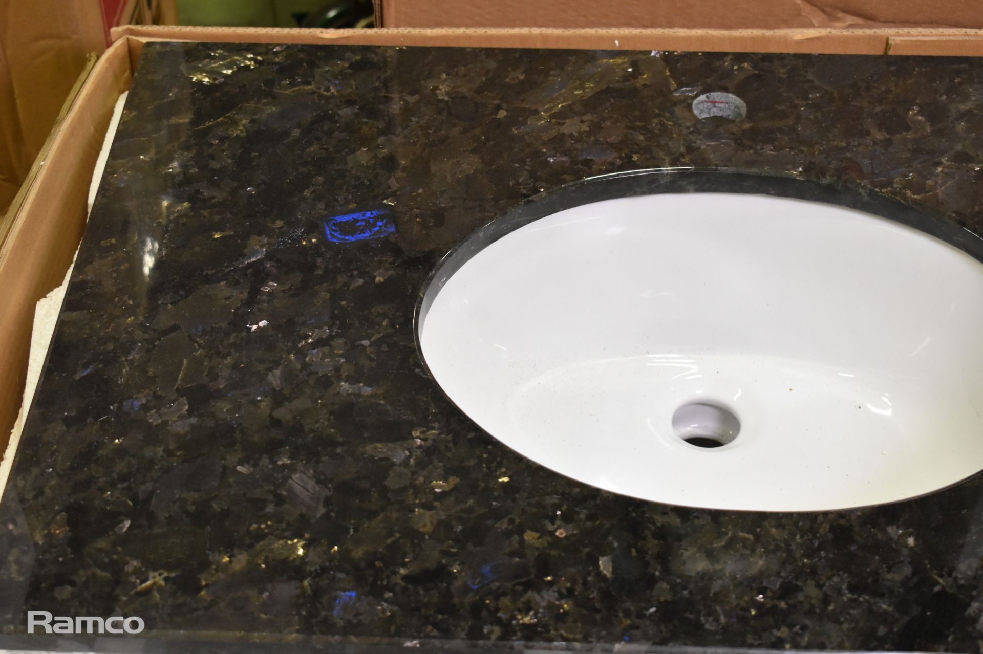 Bathstore Savoy 790 blue granite 1th top and u/c ceramic basin - L79xW51xH21cm - Image 4 of 5