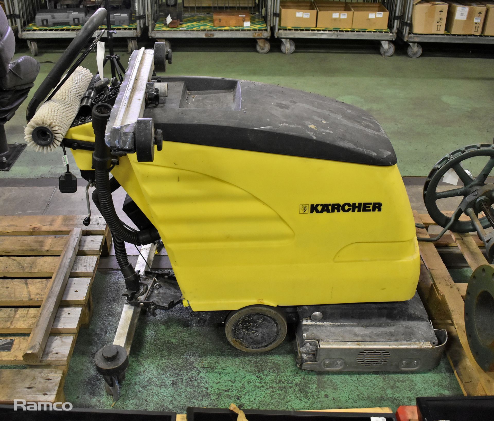Karcher BR 530 BAT compact floor cleaner - Image 6 of 10