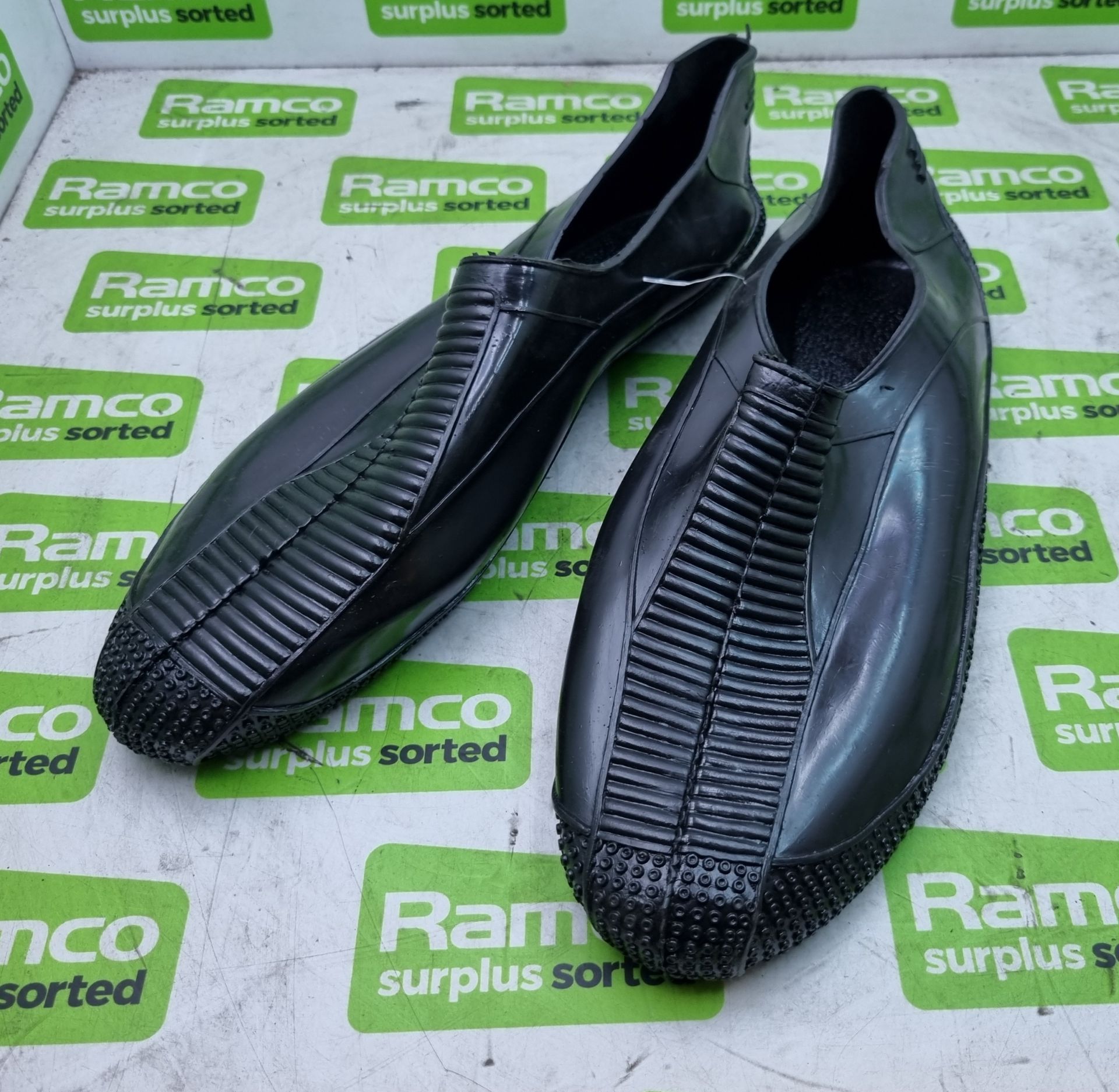 6x Pairs of Rubber shoes - size: UK 11, EU 46 - Image 2 of 5
