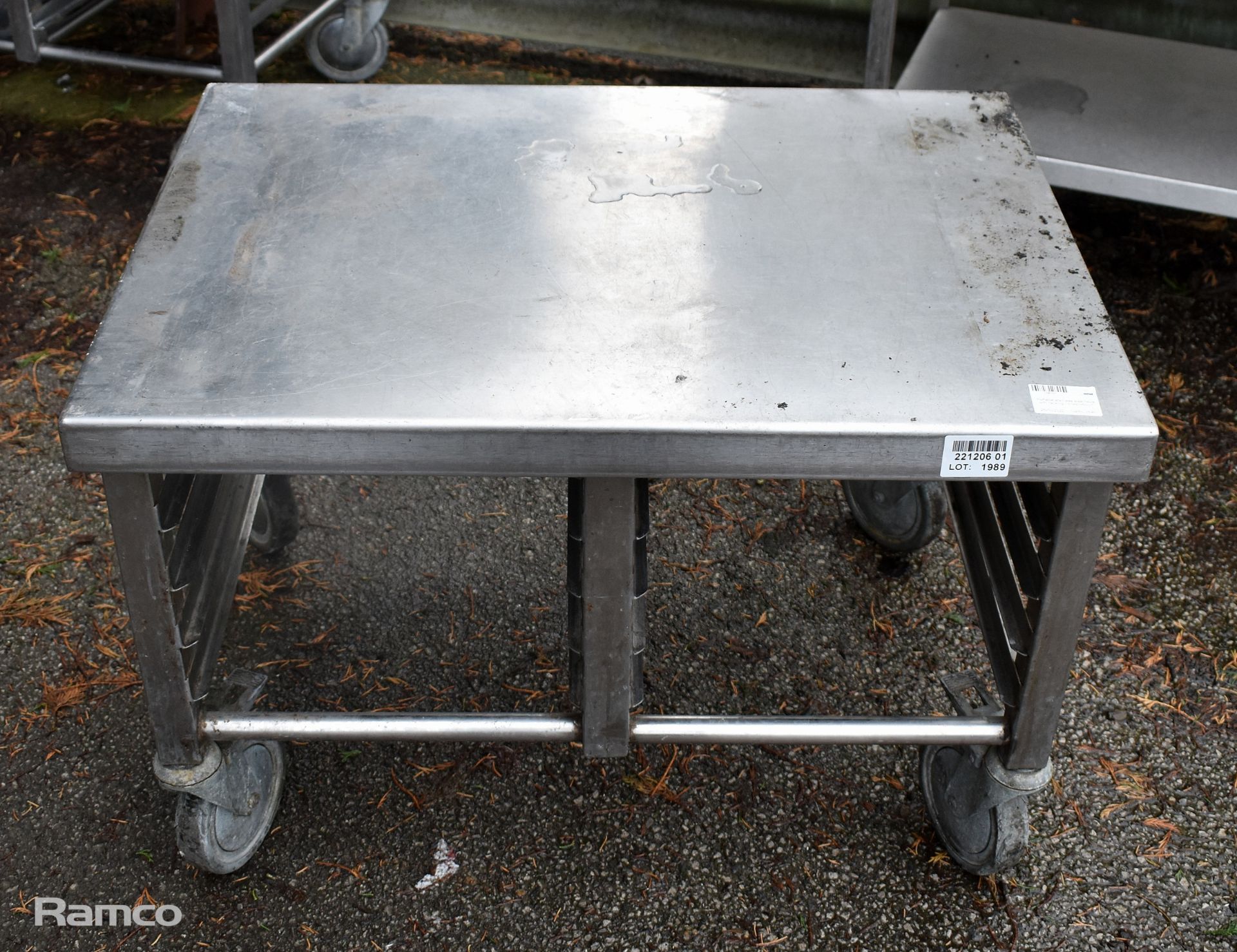 Portable stainless steel table with racking - 60 x 80 x 60cm
