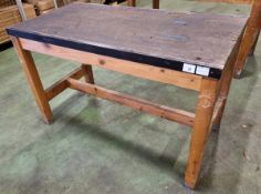 Wooden workshop bench - dimensions: 140x70x85cm