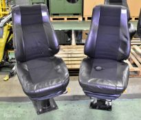 2x Leather Captains chairs - adjustable L 46 x W 52 x H 110 cm