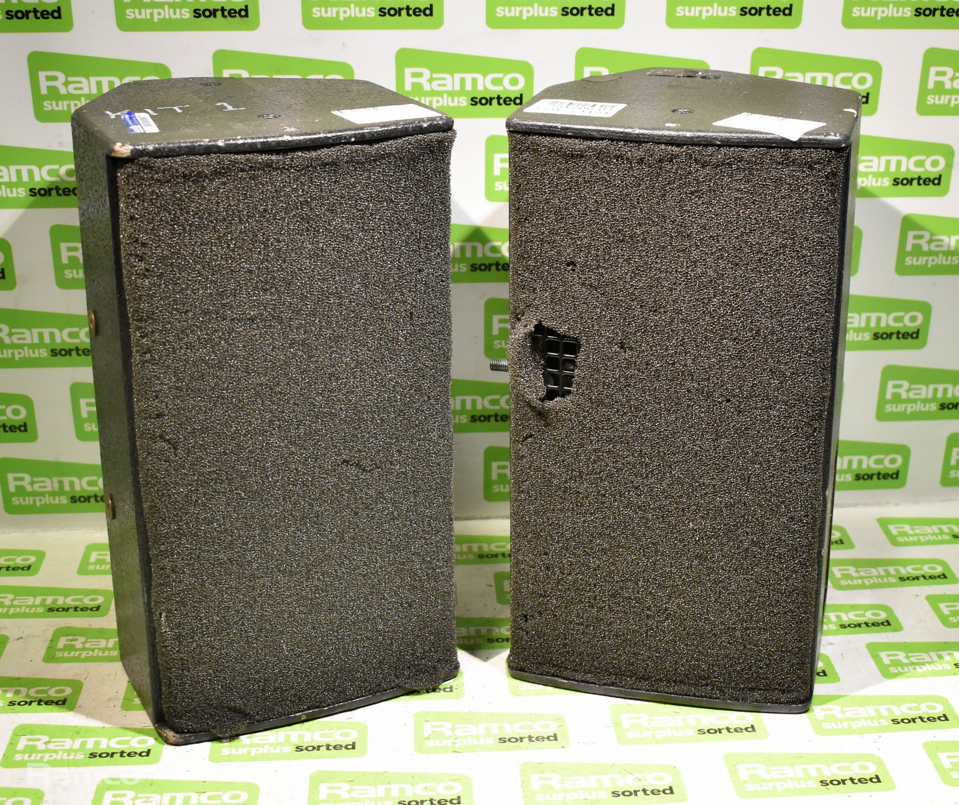 2x D&B audiotechnik E3 speakers - L 19 x W 20.5 x H 35cm