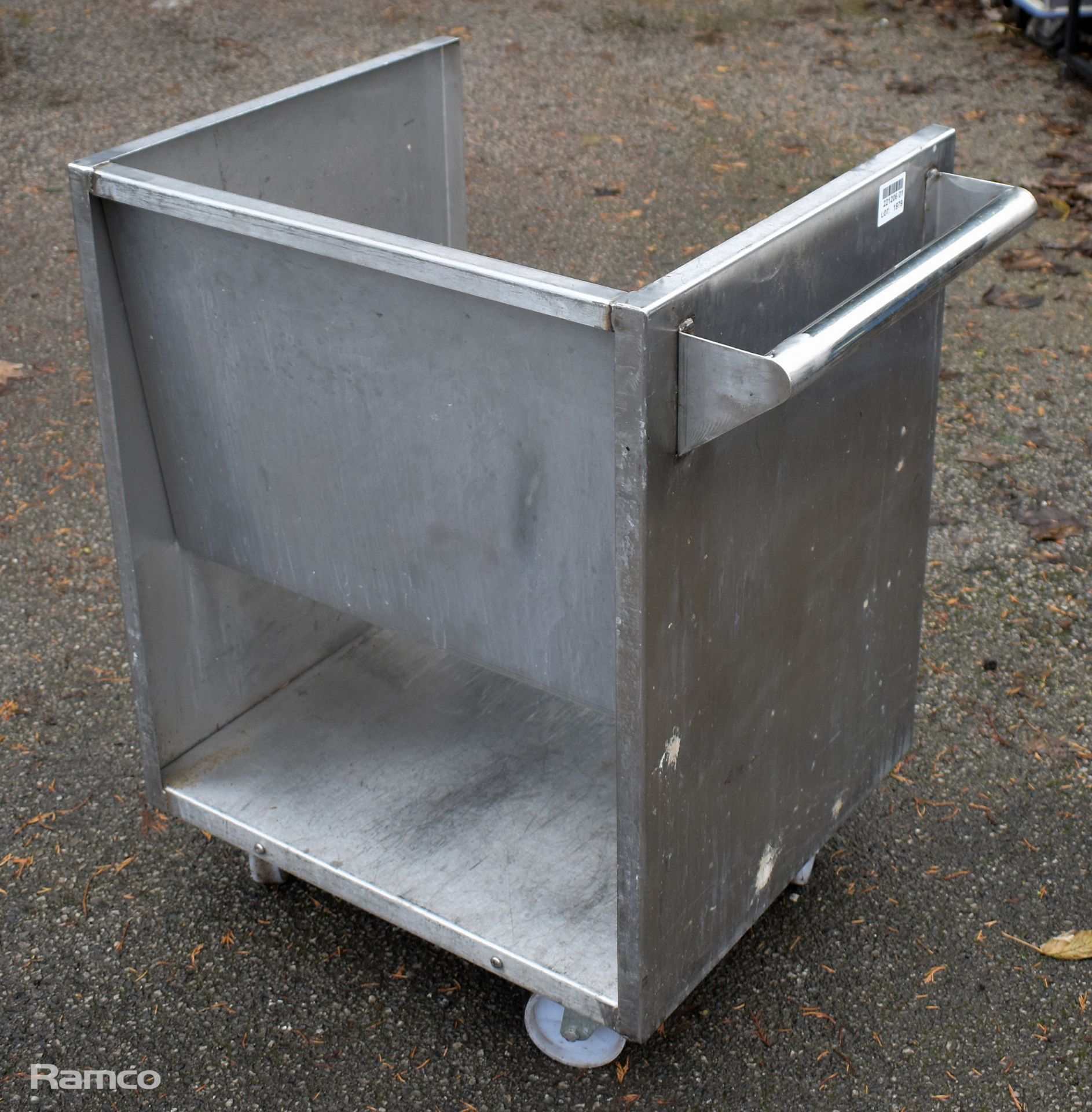 Stainless steel serving tray collection trolley - dimensions: 72 x 53 x 83cm - Image 3 of 3