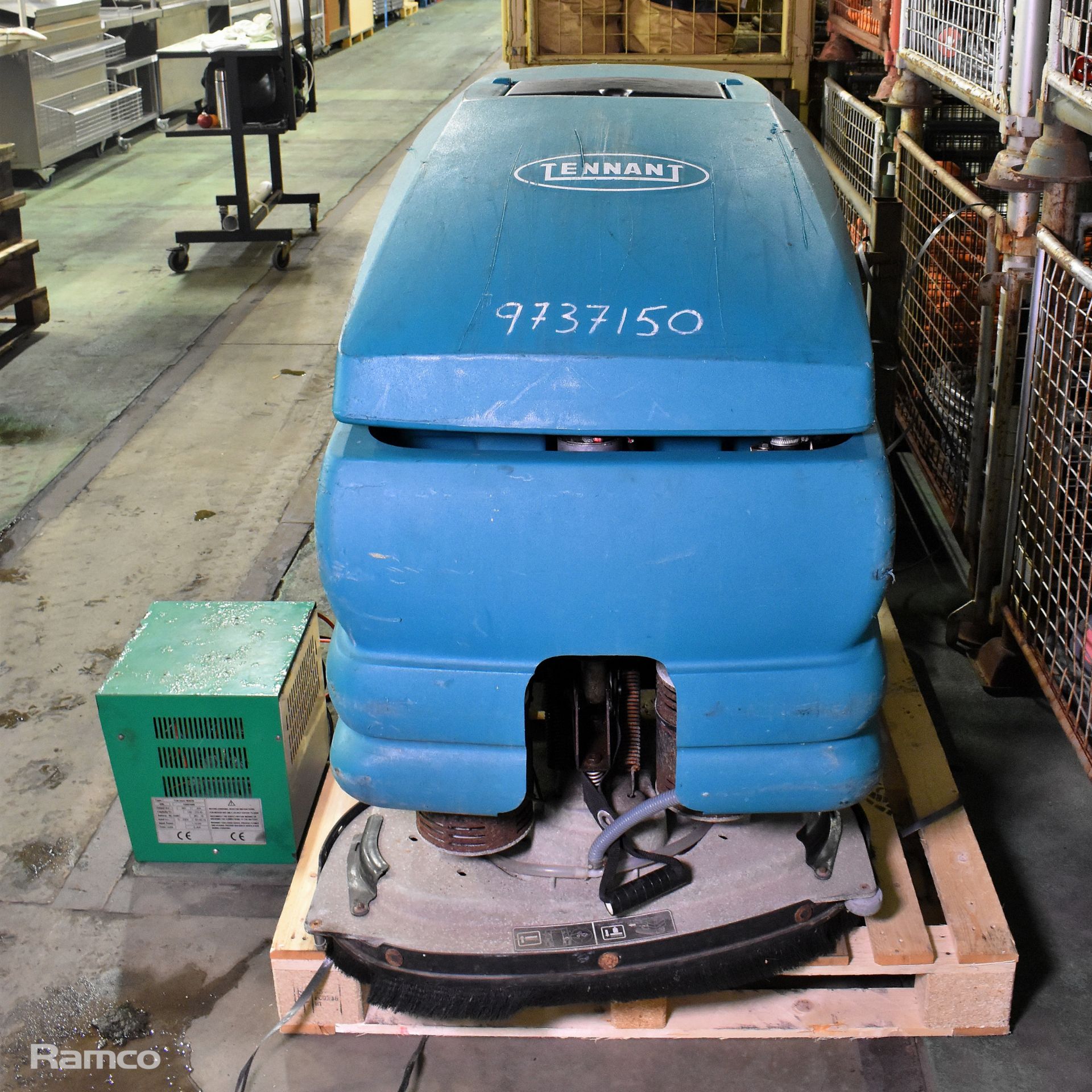 Tennant 5680 walk behind floor scrubber dryer - Image 10 of 22