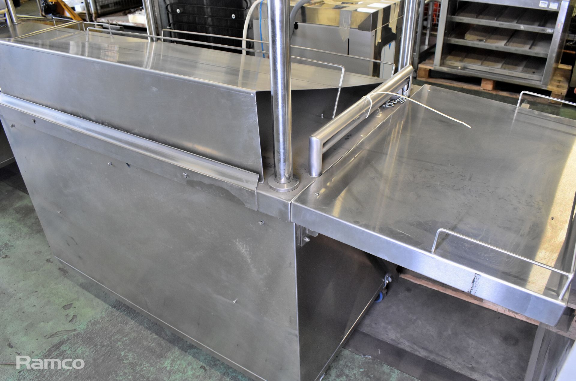 S.R.L stainless steel mobile display vender stand ( no keys ) - L 221 x W93 x H208cm - Image 3 of 10