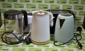 5x Kitchen Electrical Items - 3x Kitchen Kettles & 2x Toasters