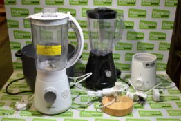 5x Household Electrical Items - 2x Blenders, 1x Slow Cooker, 1x Light
