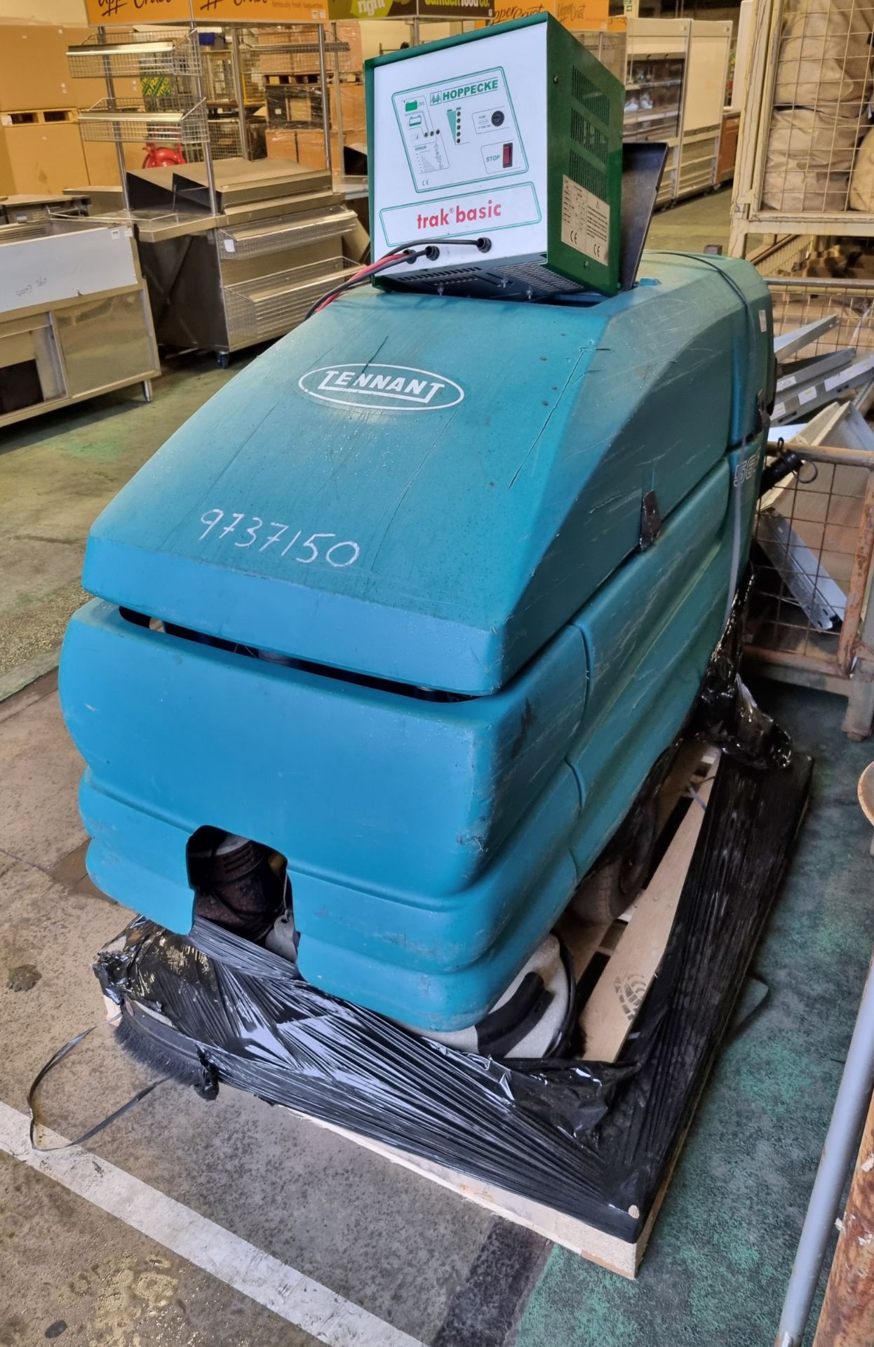 Tennant 5680 walk behind floor scrubber dryer - Image 3 of 22