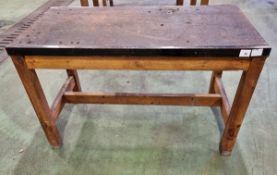 Wooden workshop bench - dimensions: 140x70x85cm