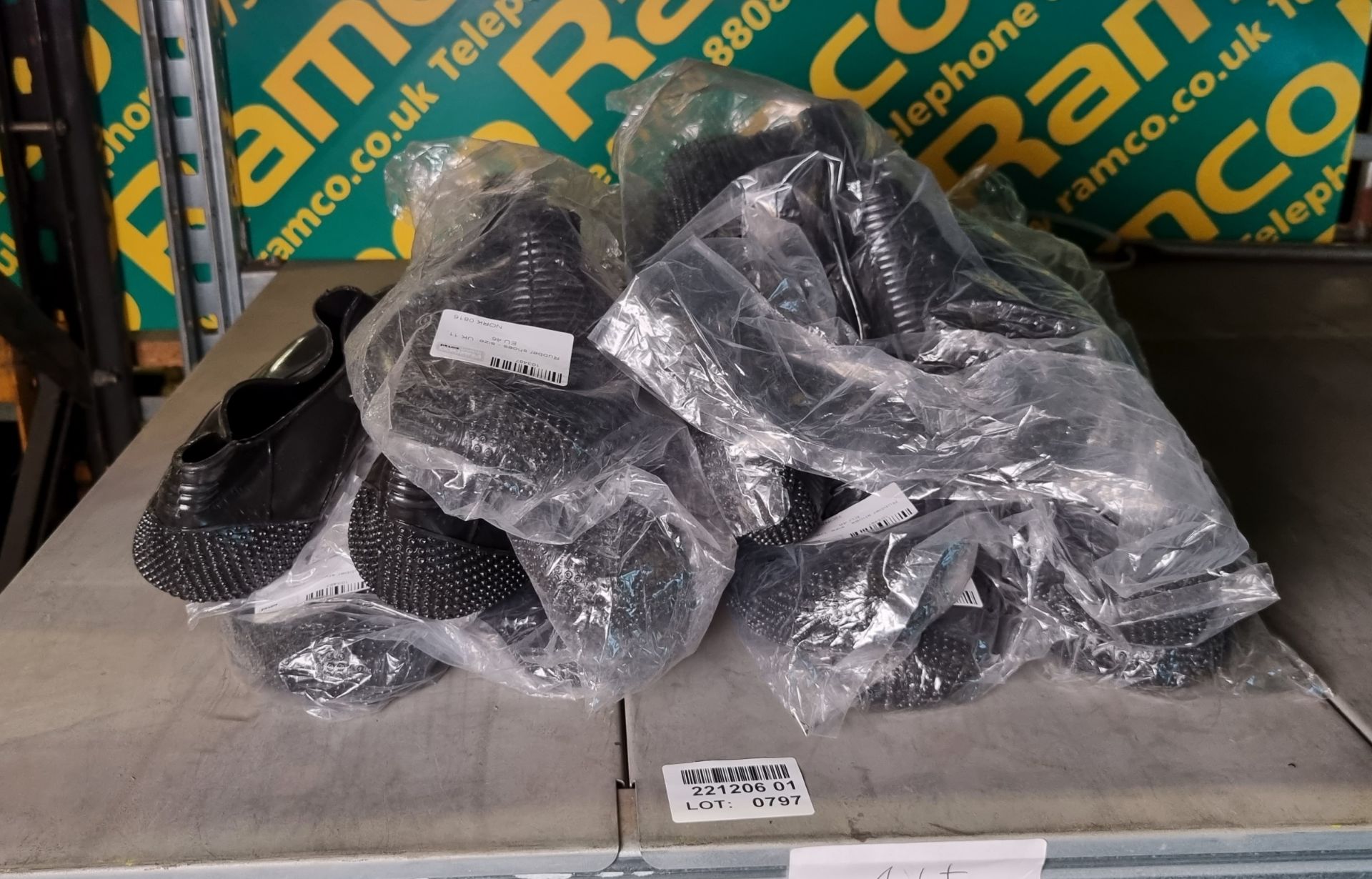 6x Pairs of Rubber shoes - size: UK 11, EU 46