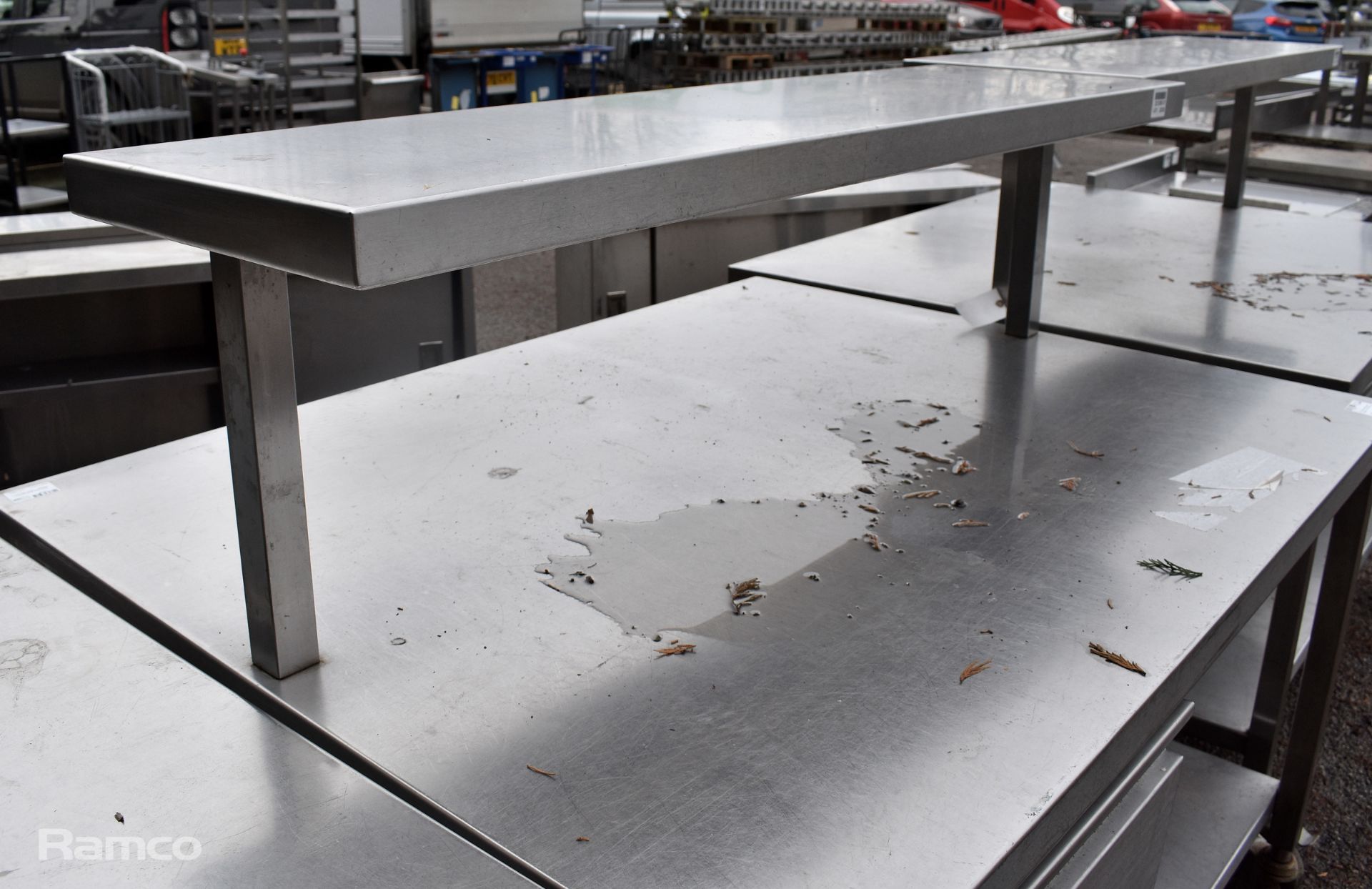 Stainless steel table on casters - 140 x 110 x 130cm with shelf - Image 2 of 5