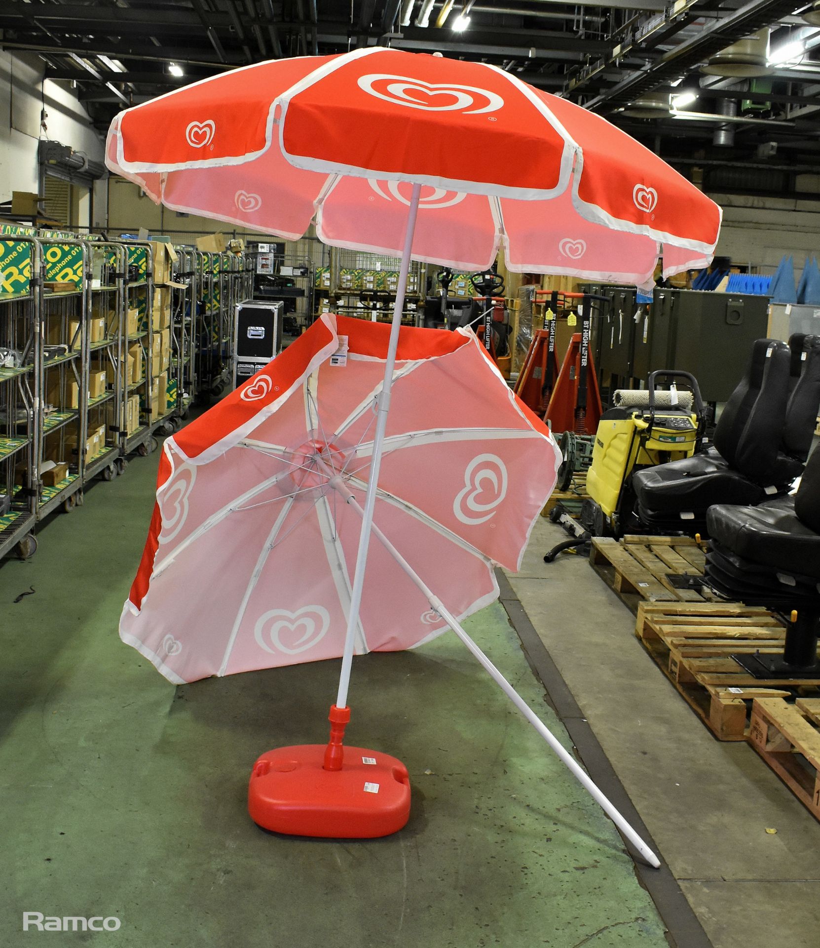 Carte D'or parasol umbrella with plastic base plate, Carte D'or parasol umbrella