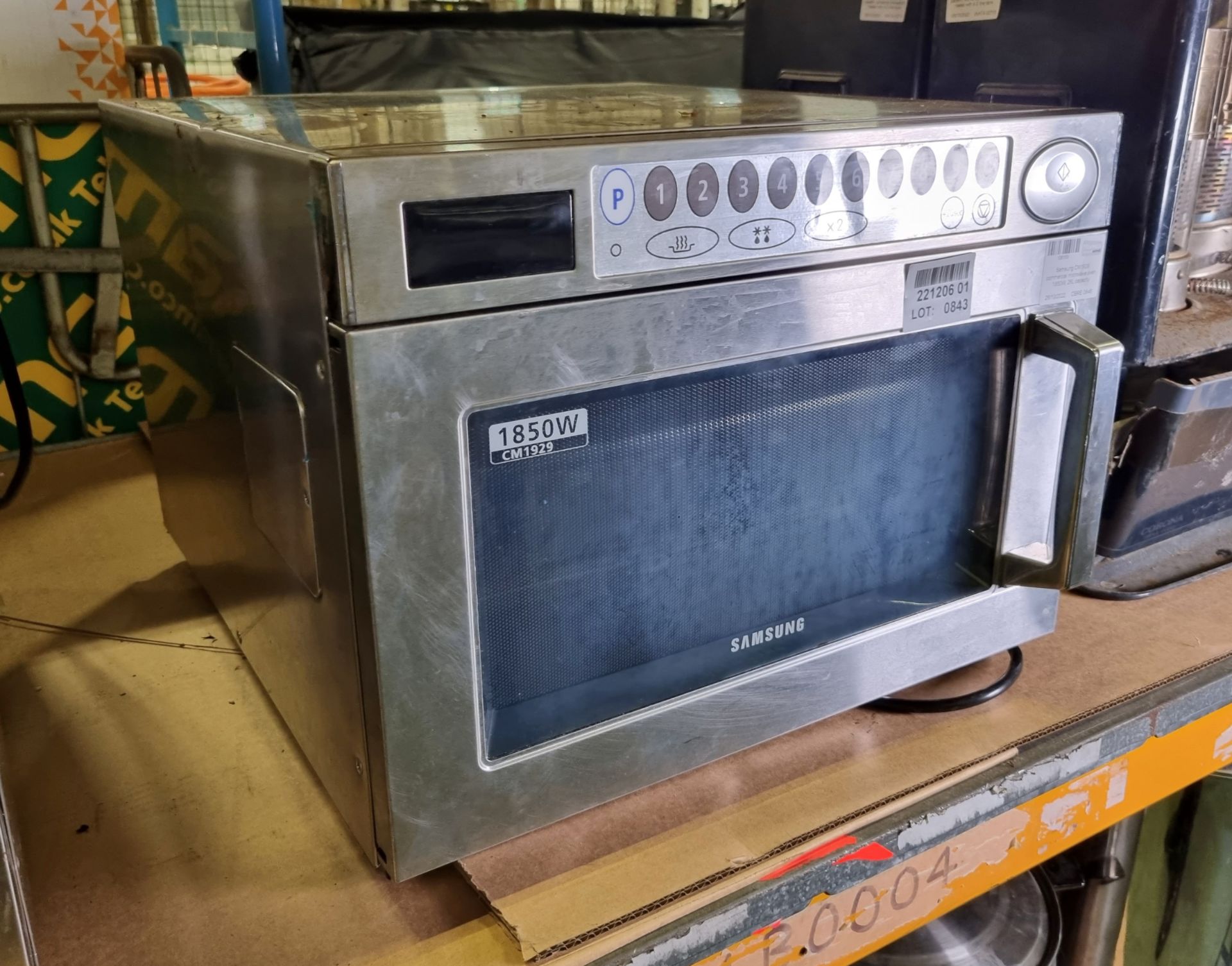 Samsung CM1929 commercial microwave oven, 1850W, 26L capacity - Image 2 of 4