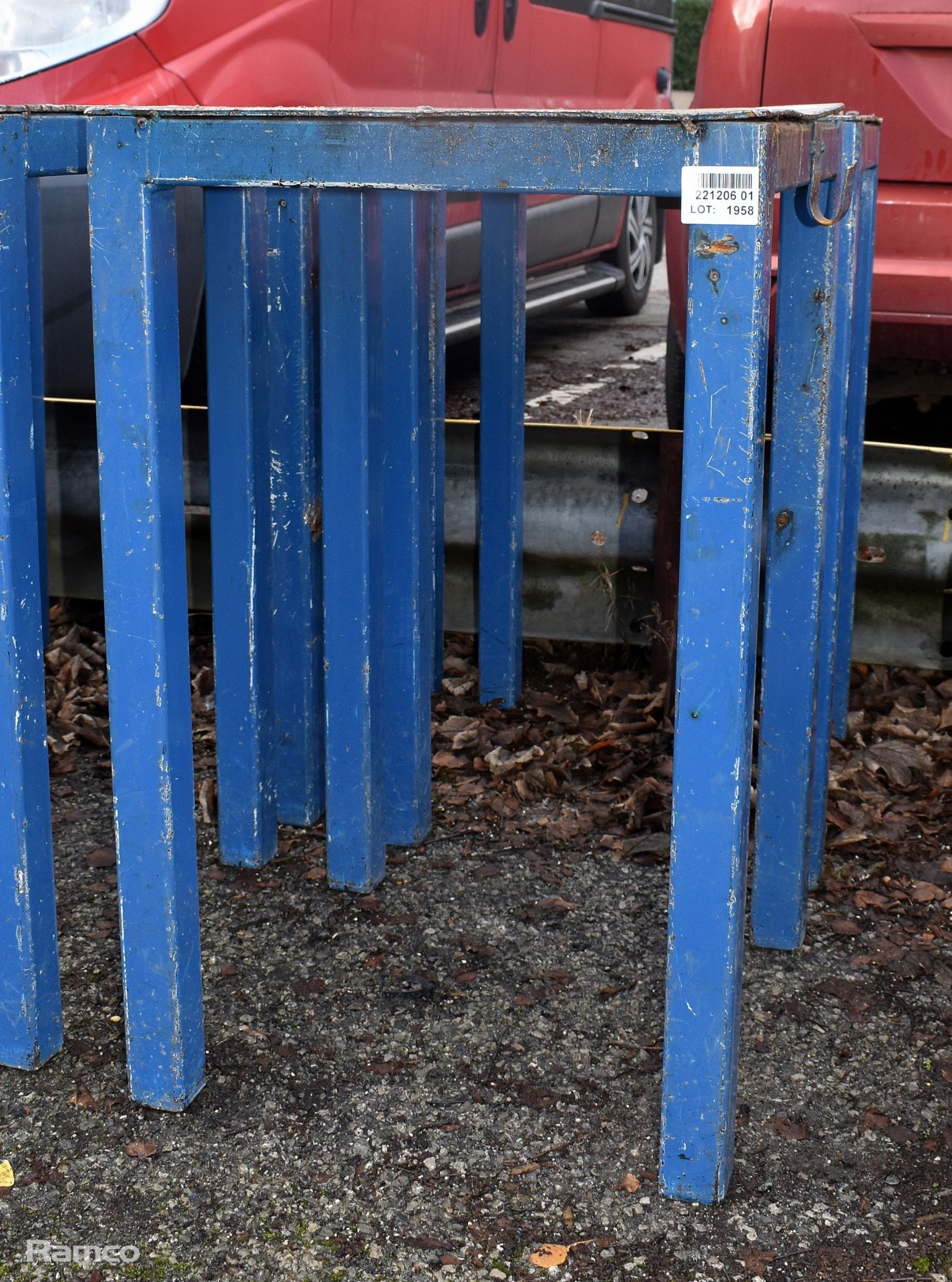 2x Small metal workshop/welding tables - dimensions: 50 x 50 x 80cm - Image 3 of 3