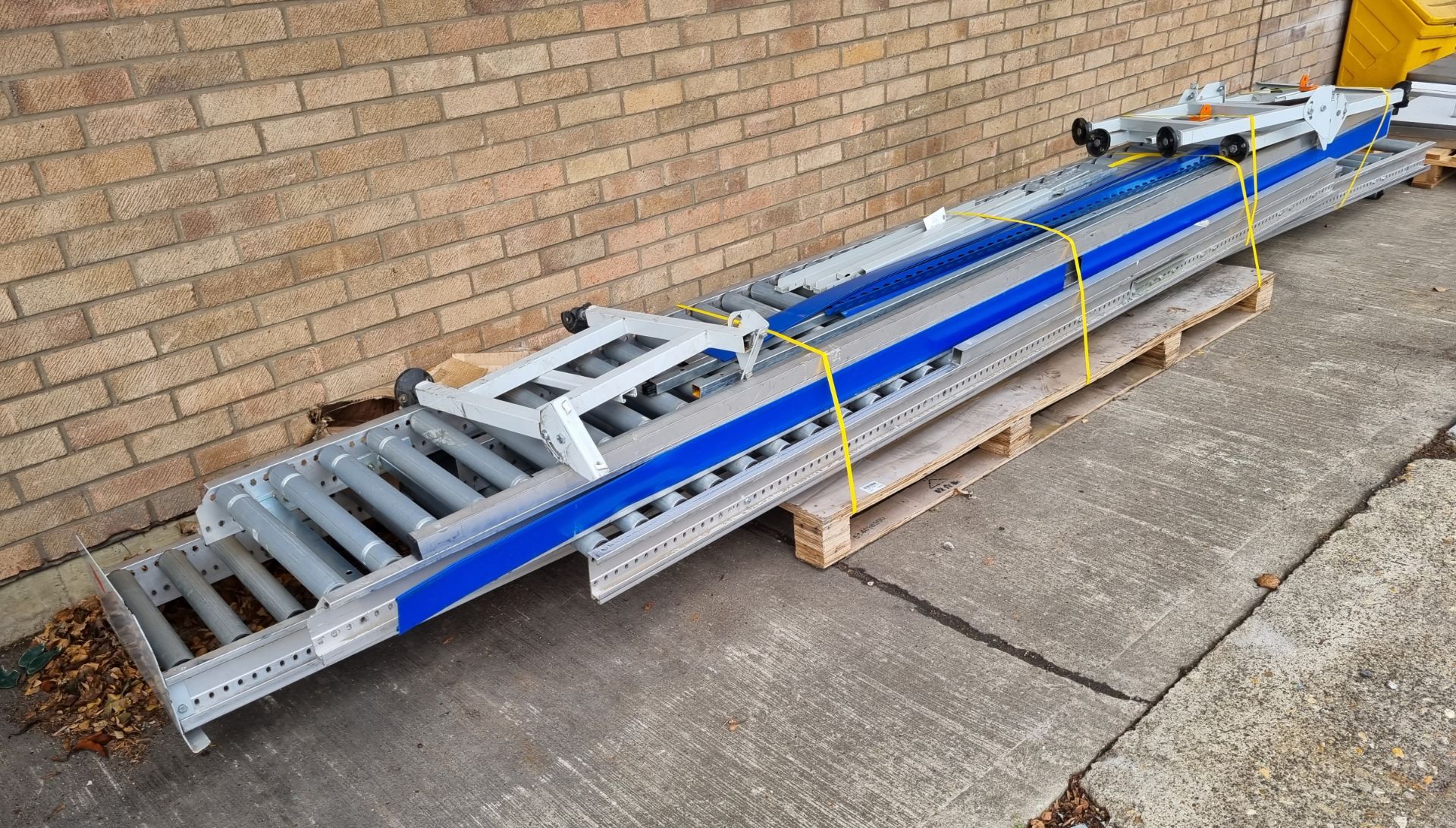 Metal conveyor roller sections, 2 lengths - 490 x 51 x 30cm - Image 4 of 4