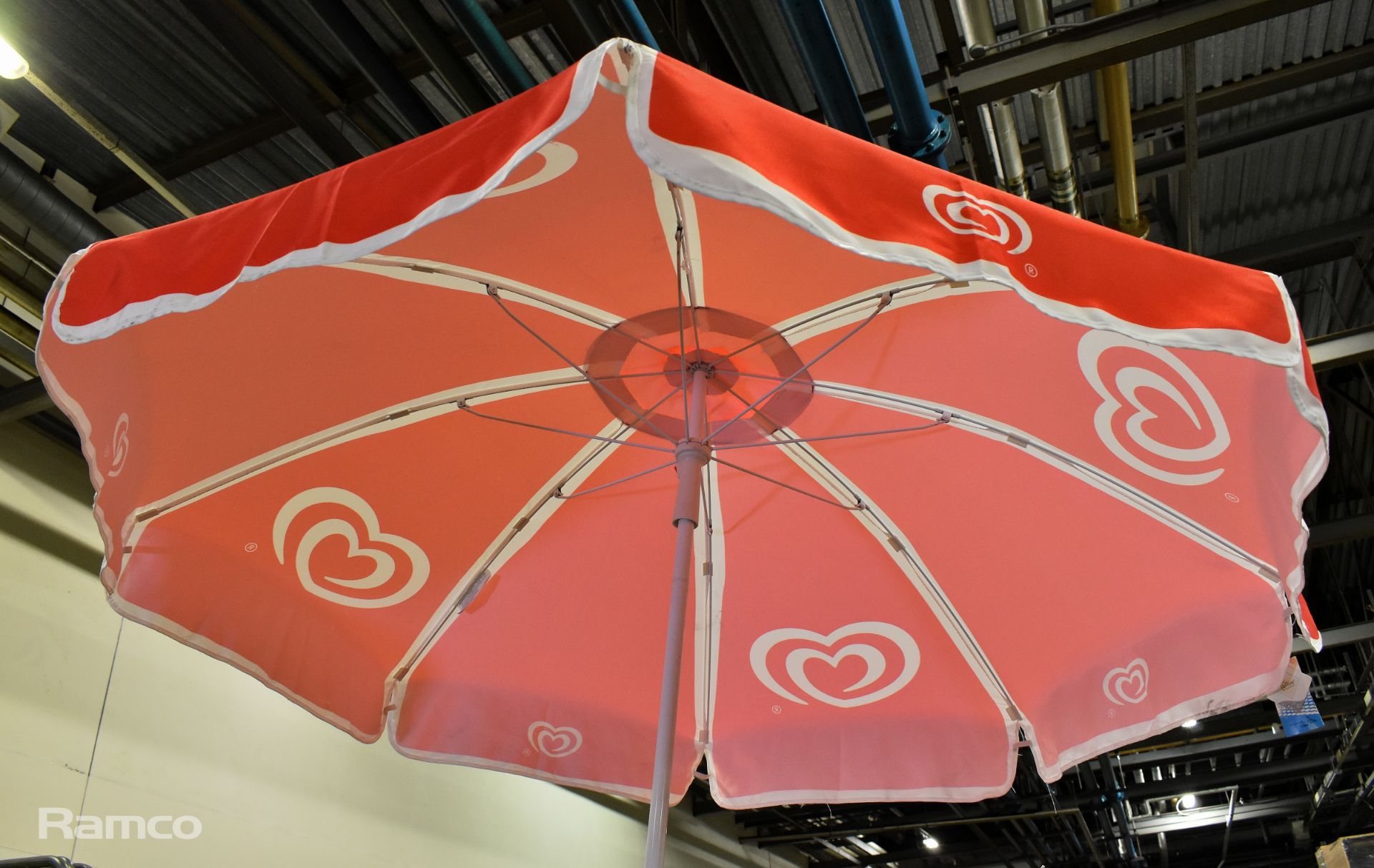 Carte D'or parasol umbrella with plastic base plate, Carte D'or parasol umbrella - Image 2 of 4