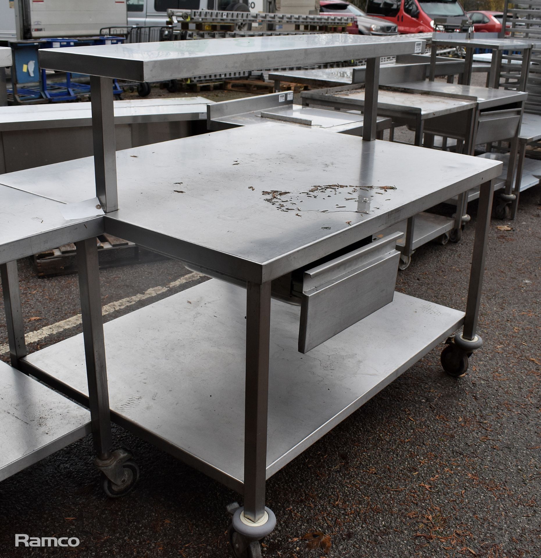 Portable stainless steel table with undershelf and gantry - 110 x 140 x 130cm - Image 3 of 4