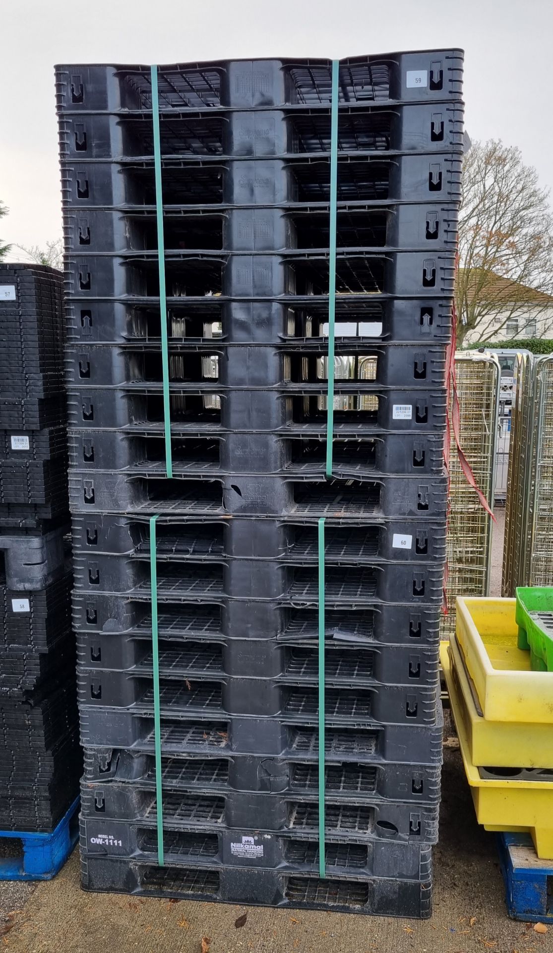 20x Non standard plastic pallets - 110x100x12cm