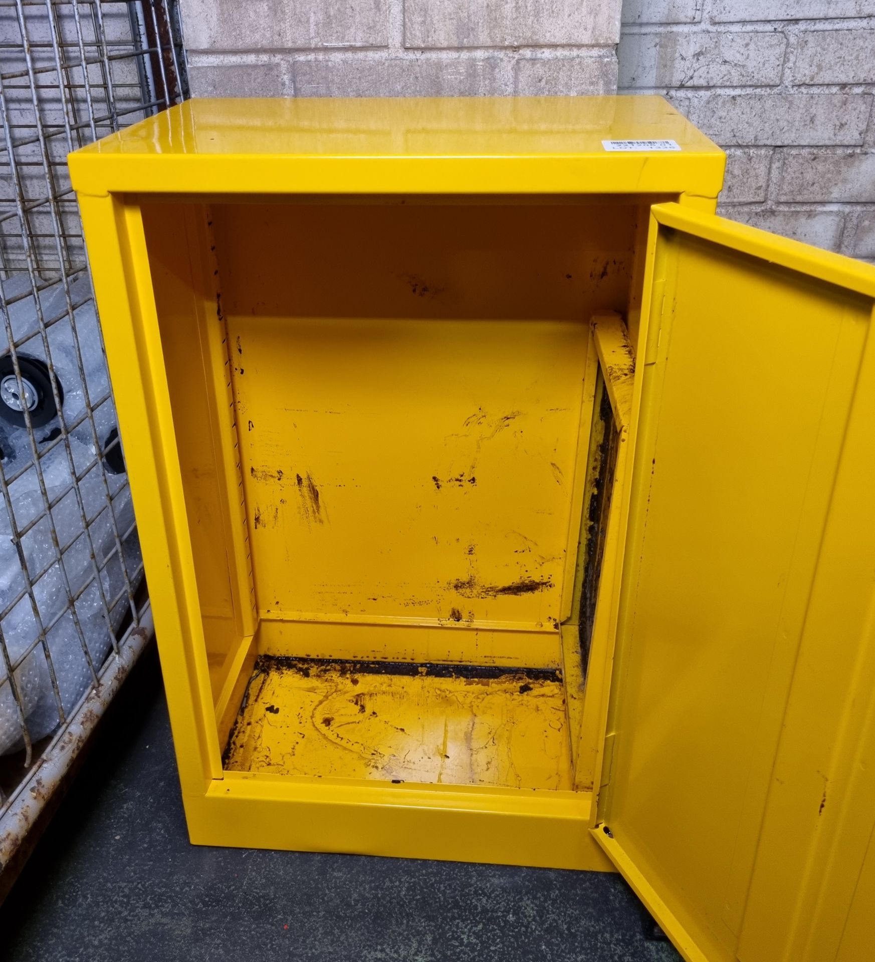 Yellow COSHH cabinet - L46xW34xH71cm - Image 2 of 2